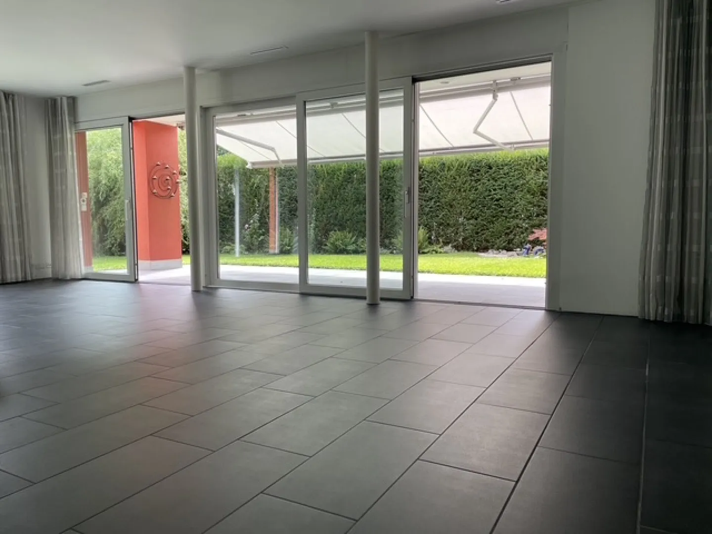 Modernes Familienhaus in Zürich - Foto 3 von 20