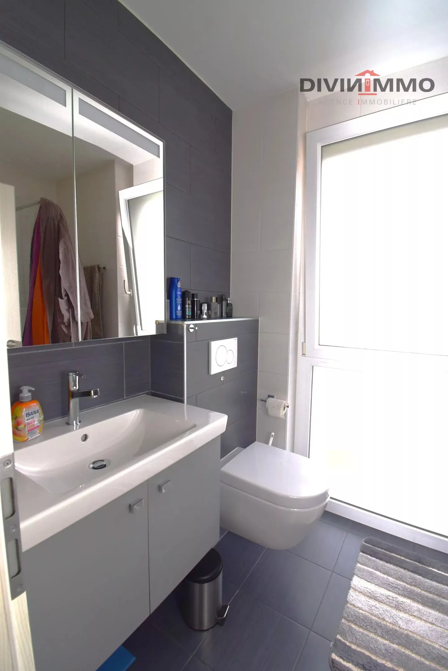 Appartement moderne avec terrasse - Photo 12 sur 13