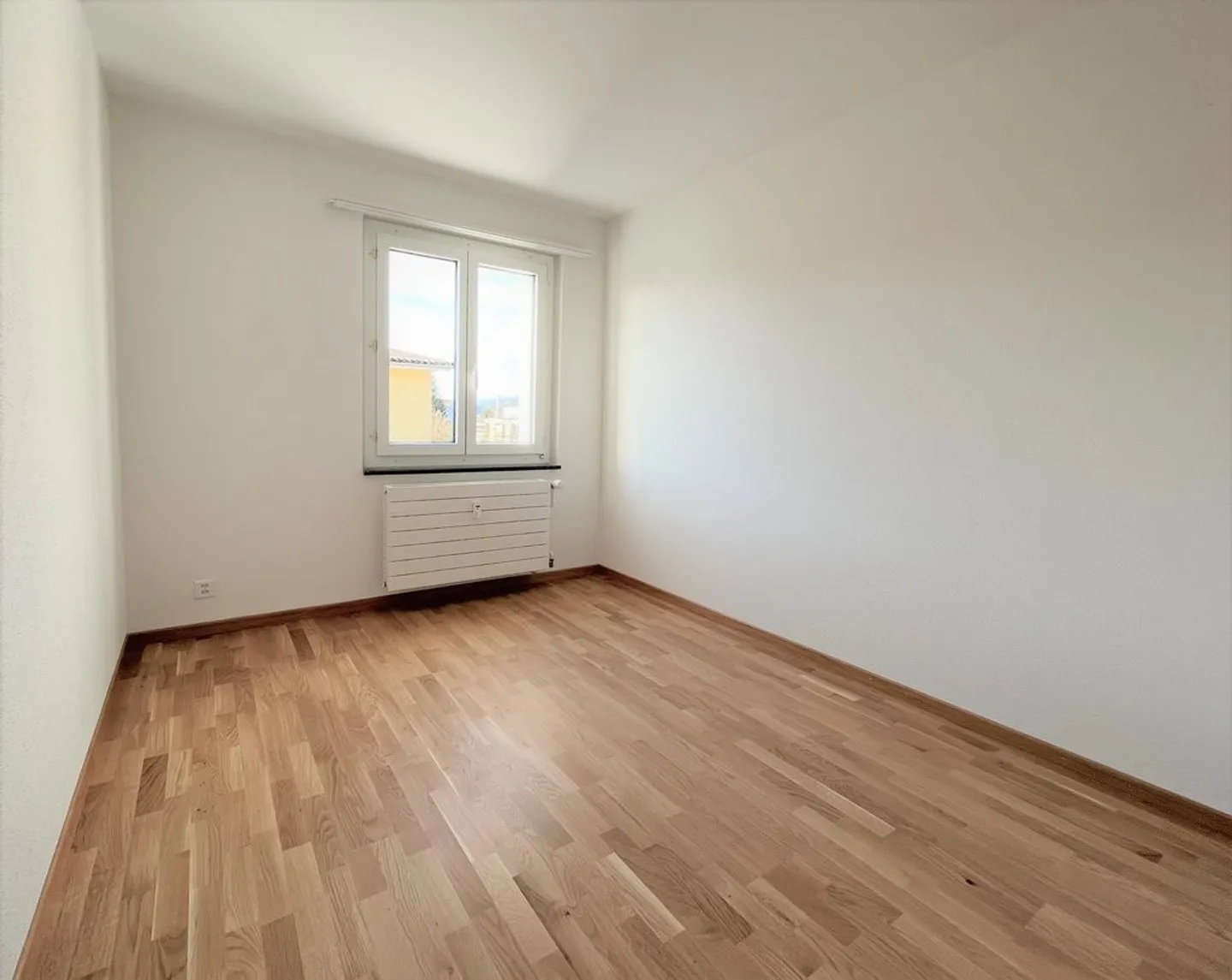 Renovated apartment with a free view - Photo 6 of 9