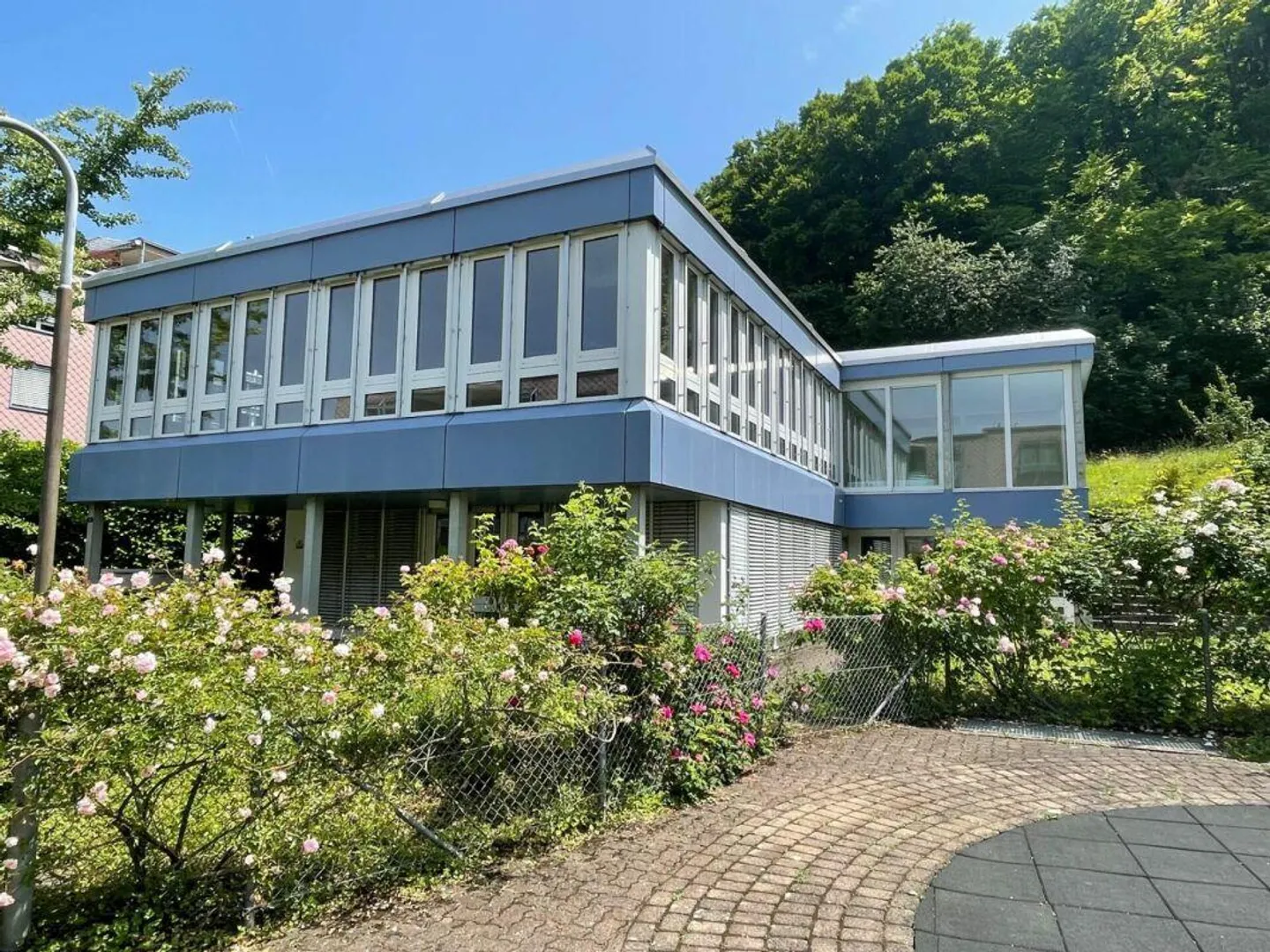 Sonnig, ruhig und mit grossem gedeckten Sitzplatz und Gartenanteil - Foto 9 di 12