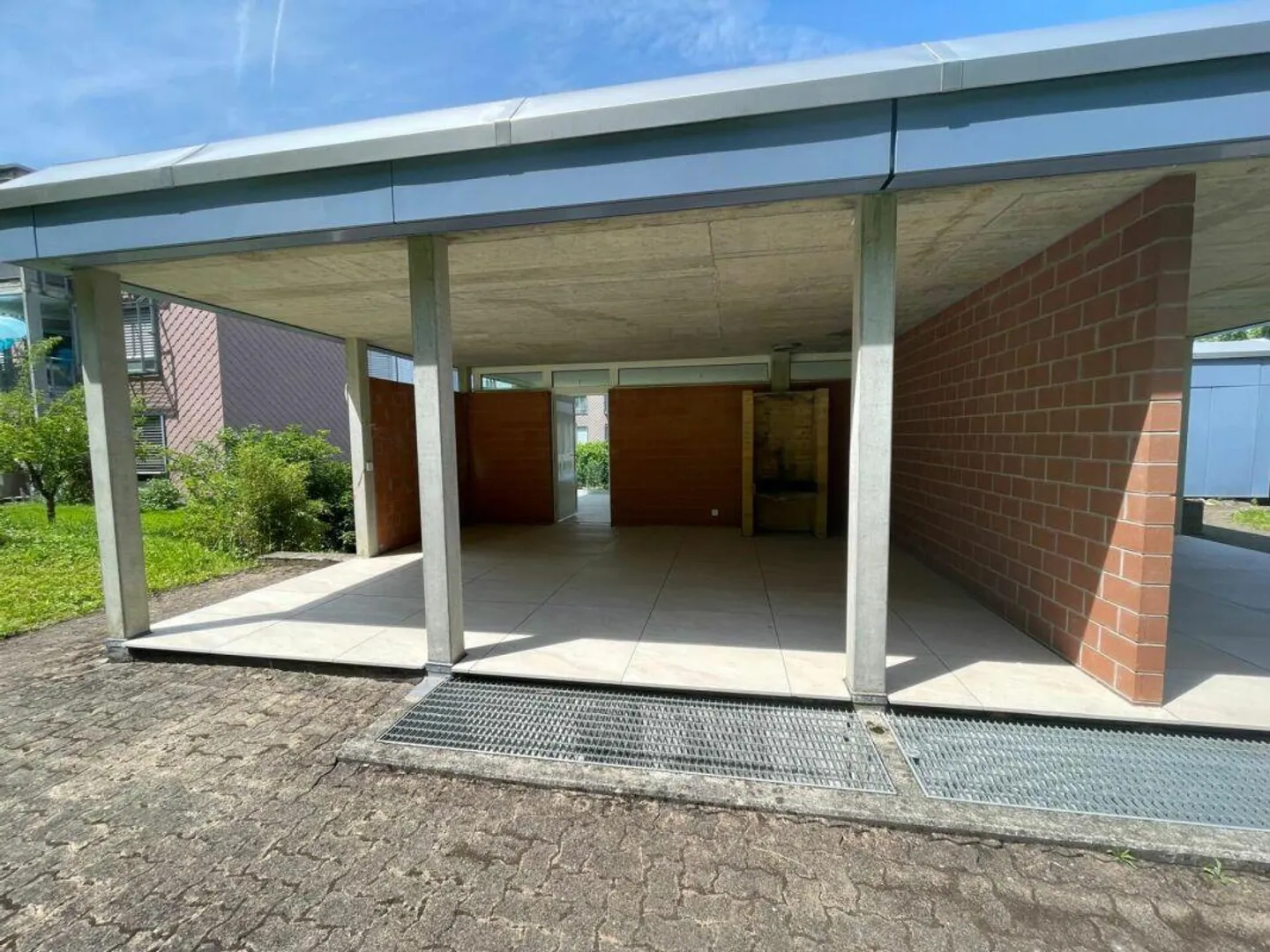 Sonnig, ruhig und mit grossem gedeckten Sitzplatz und Gartenanteil - Foto 10 di 12