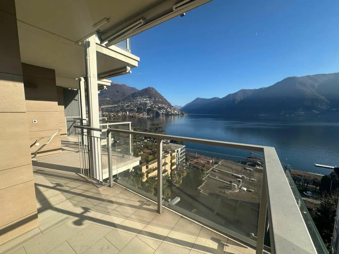 Appartamento di lusso con vista lago mozzafiato - Foto 2 di 6