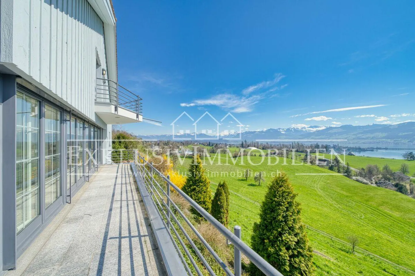 Stupore - Vista su Rapperswil_Lago di Zurigo_Obersee fino a di... - Foto 1 di 8