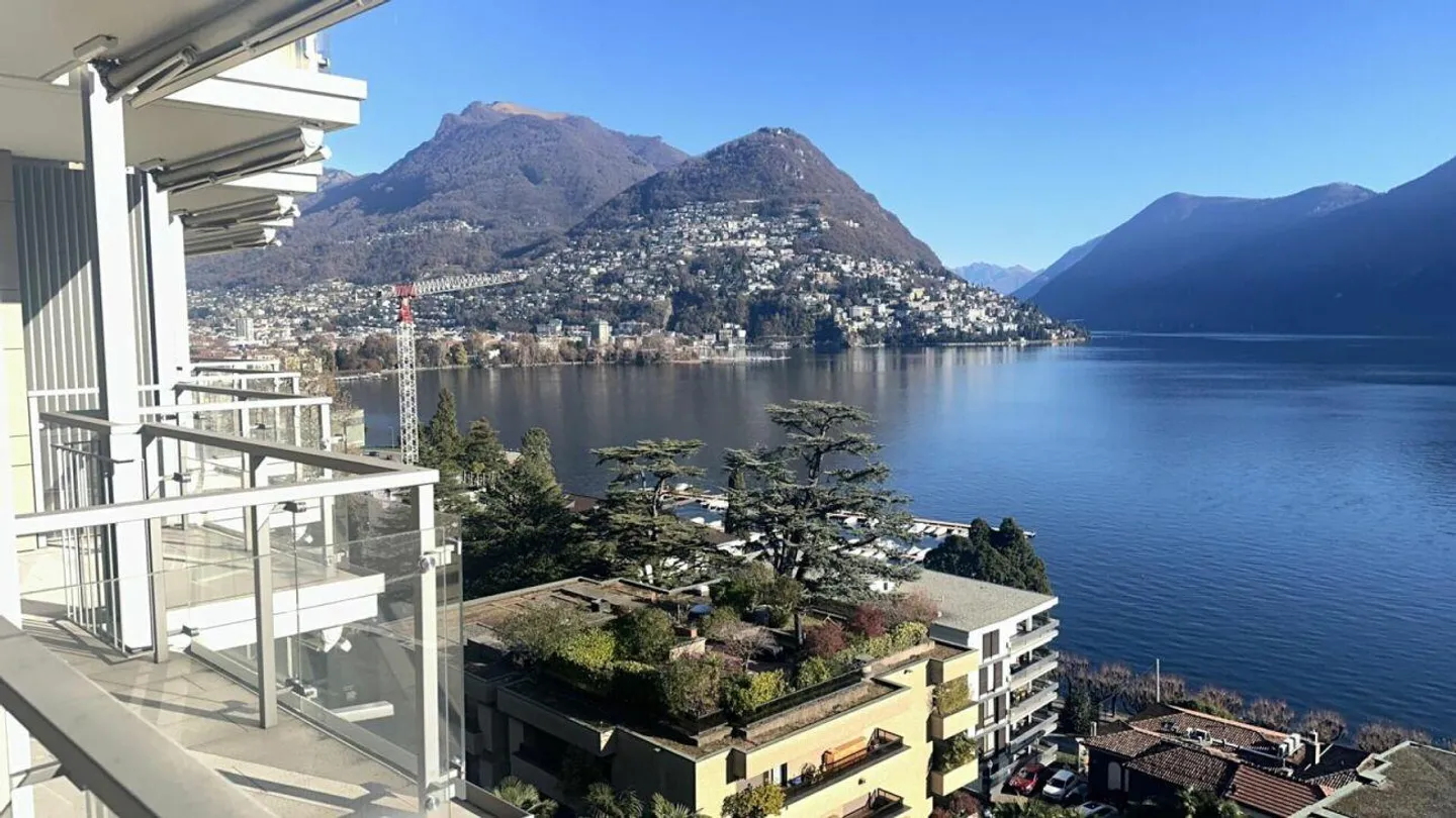 Appartamento di lusso con vista lago mozzafiato - Foto 3 di 6