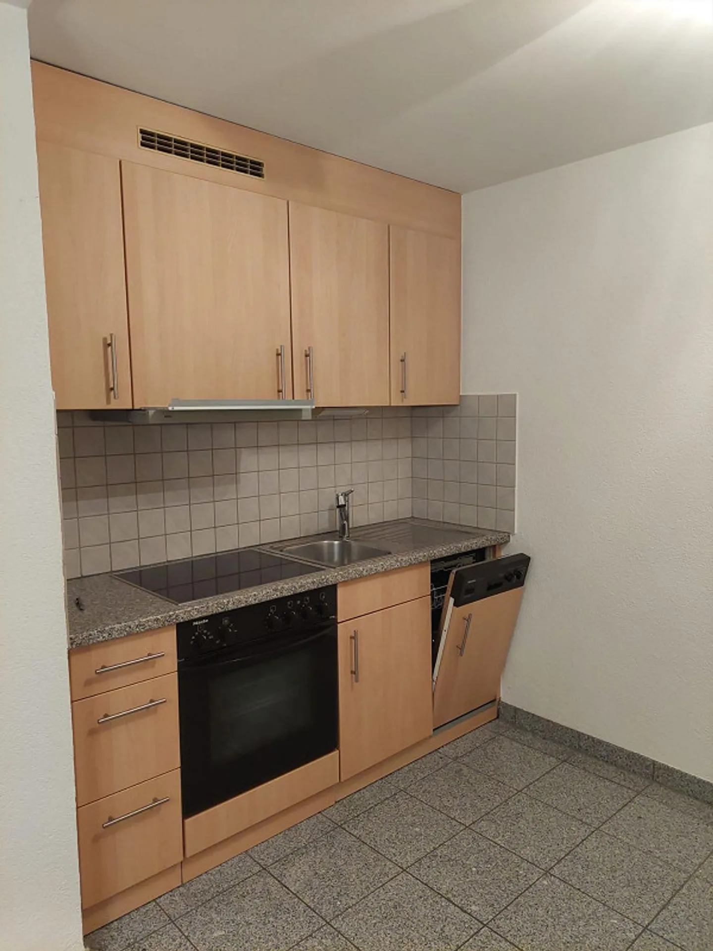 Charmante Wohnung in Allschwil - Foto 3 von 9
