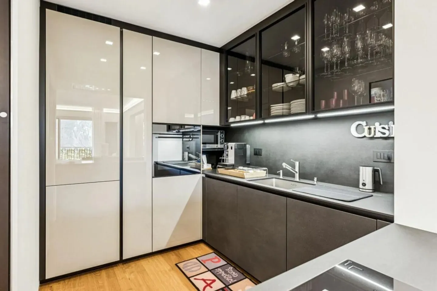 Exklusive 7,5-Zimmer-Wohnung in Castagnola mit Blick auf den See und die Berge - Foto 5 von 19