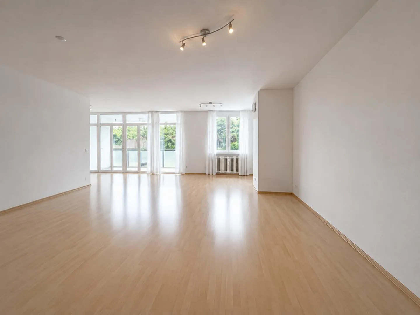 Geräumige Wohnung mit Wintergarten - Foto 1 von 8