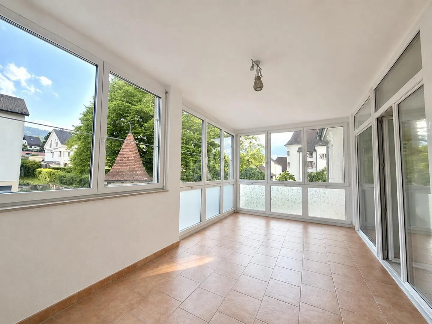 Geräumige Wohnung mit Wintergarten - Foto 3 von 8