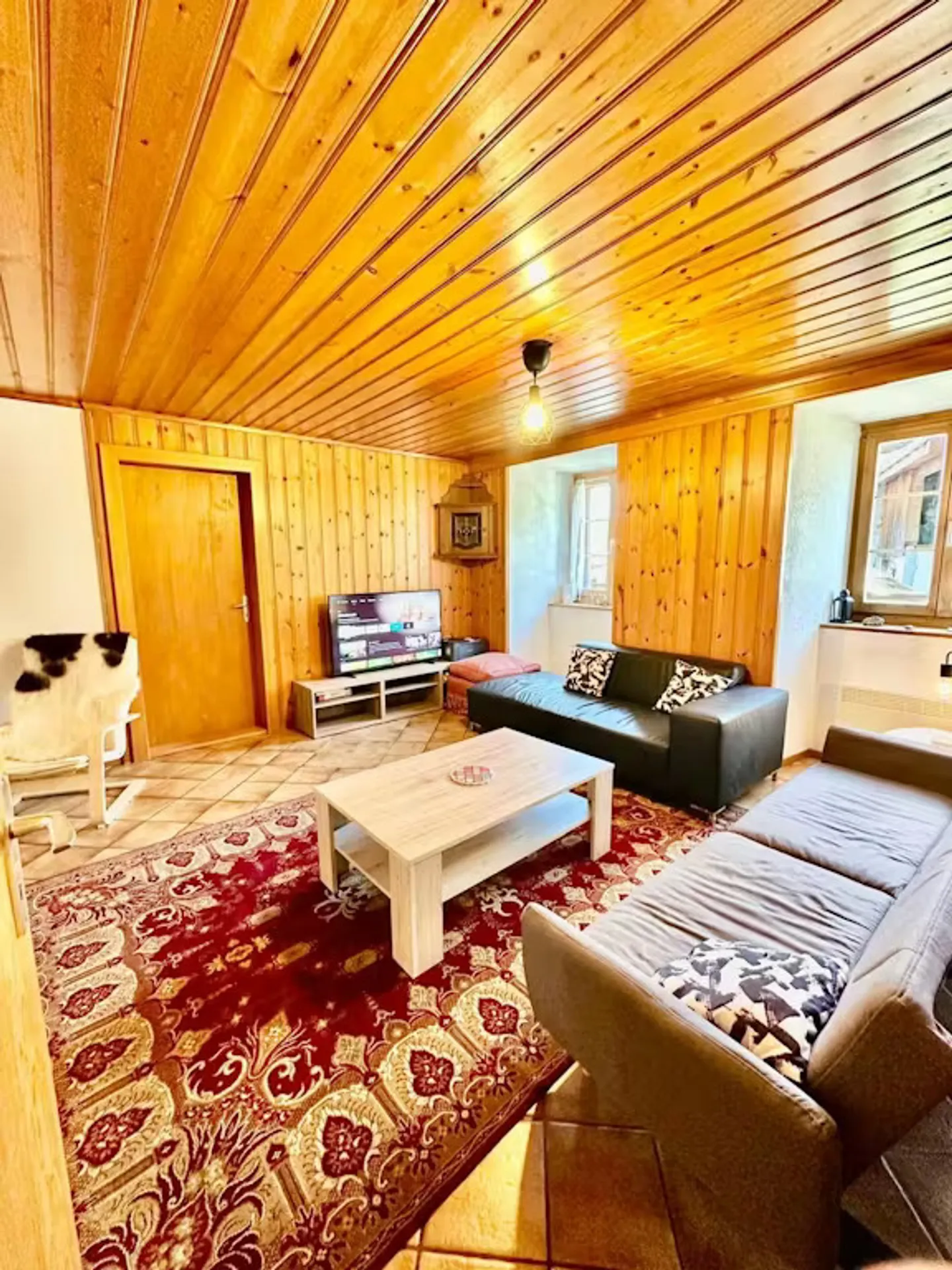 Chalet Incantevole a Rougemont - Foto 1 di 10