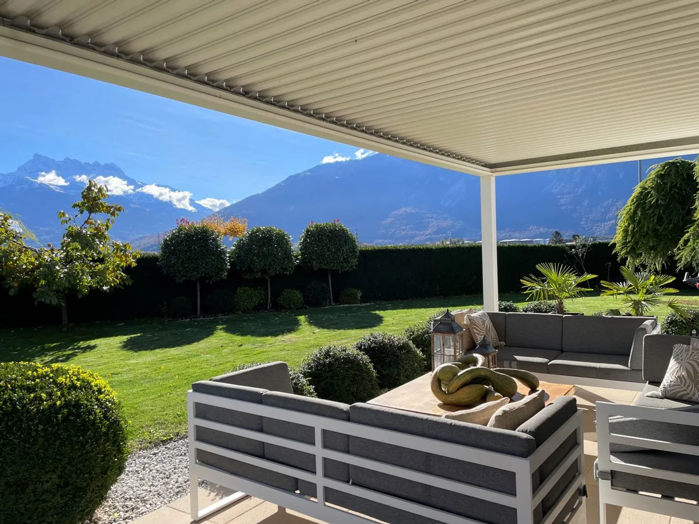 Bella villa individuale con 5,5 camere e una vista molto bella in una zona residenziale tranquilla - Foto 4 di 13