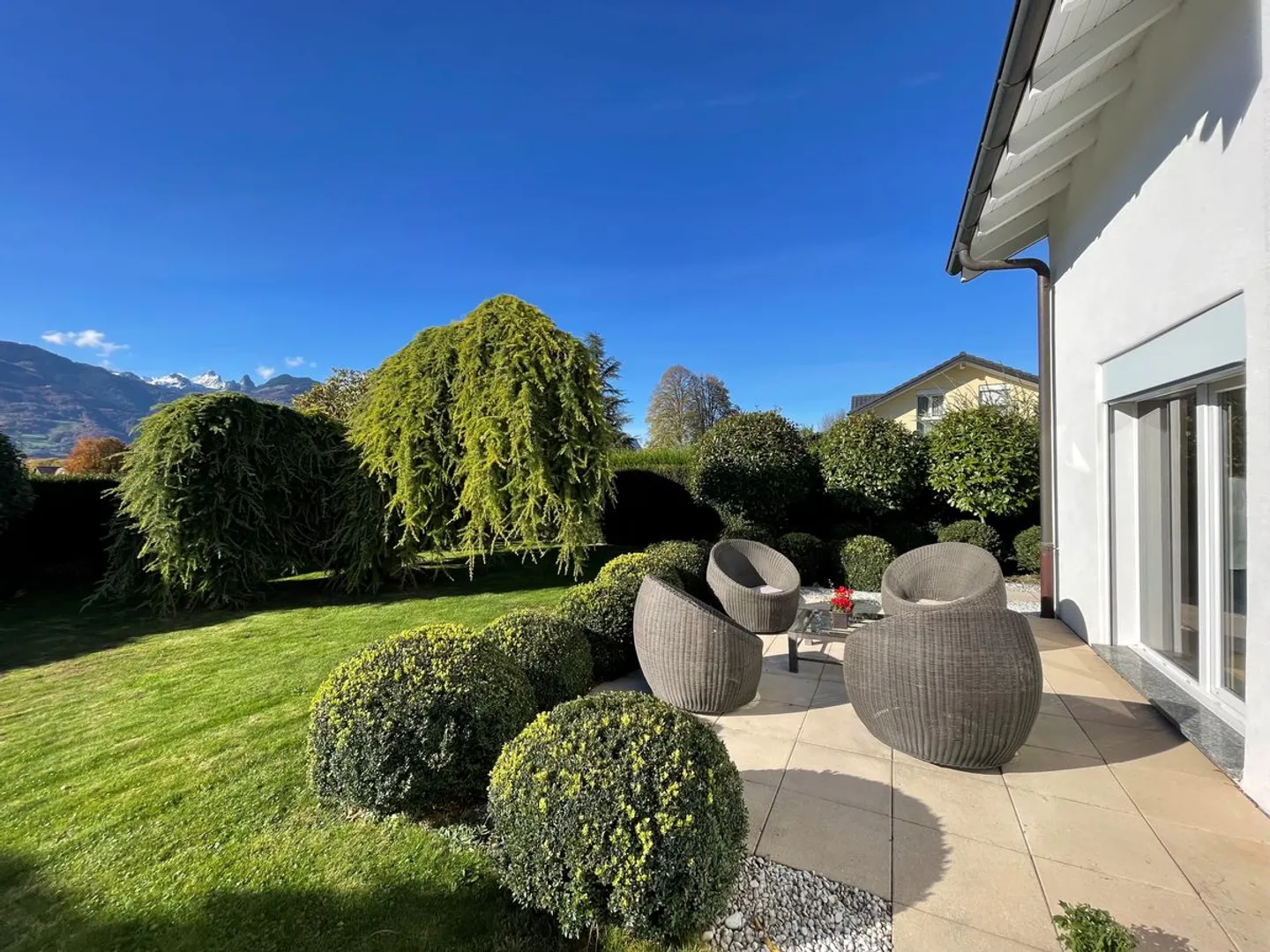 Bella villa individuale con 5,5 camere e una vista molto bella in una zona residenziale tranquilla - Foto 5 di 13