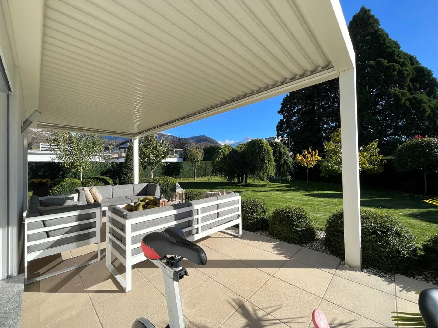 Bella villa individuale con 5,5 camere e una vista molto bella in una zona residenziale tranquilla - Foto 6 di 13