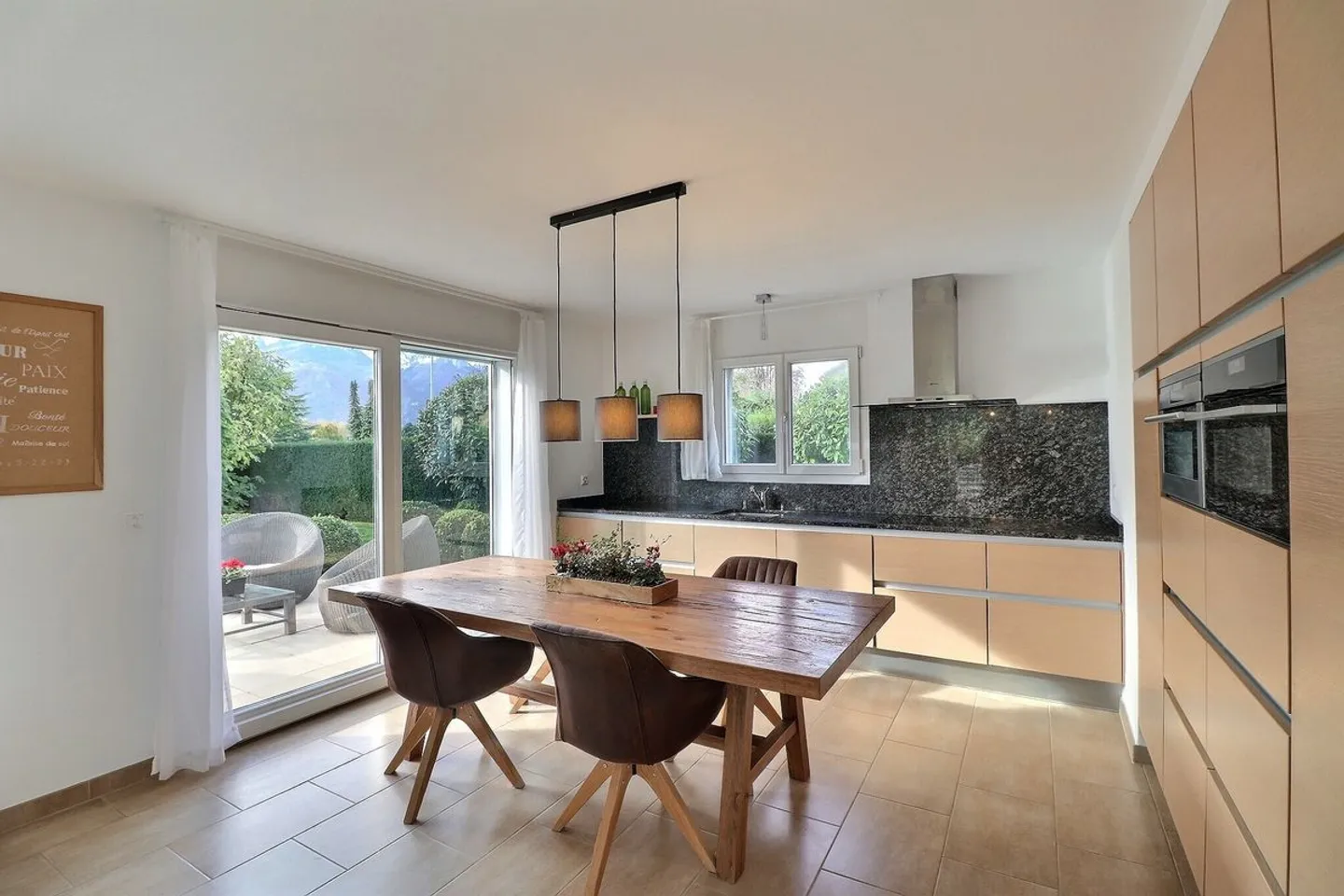 Bella villa individuale con 5,5 camere e una vista molto bella in una zona residenziale tranquilla - Foto 11 di 13