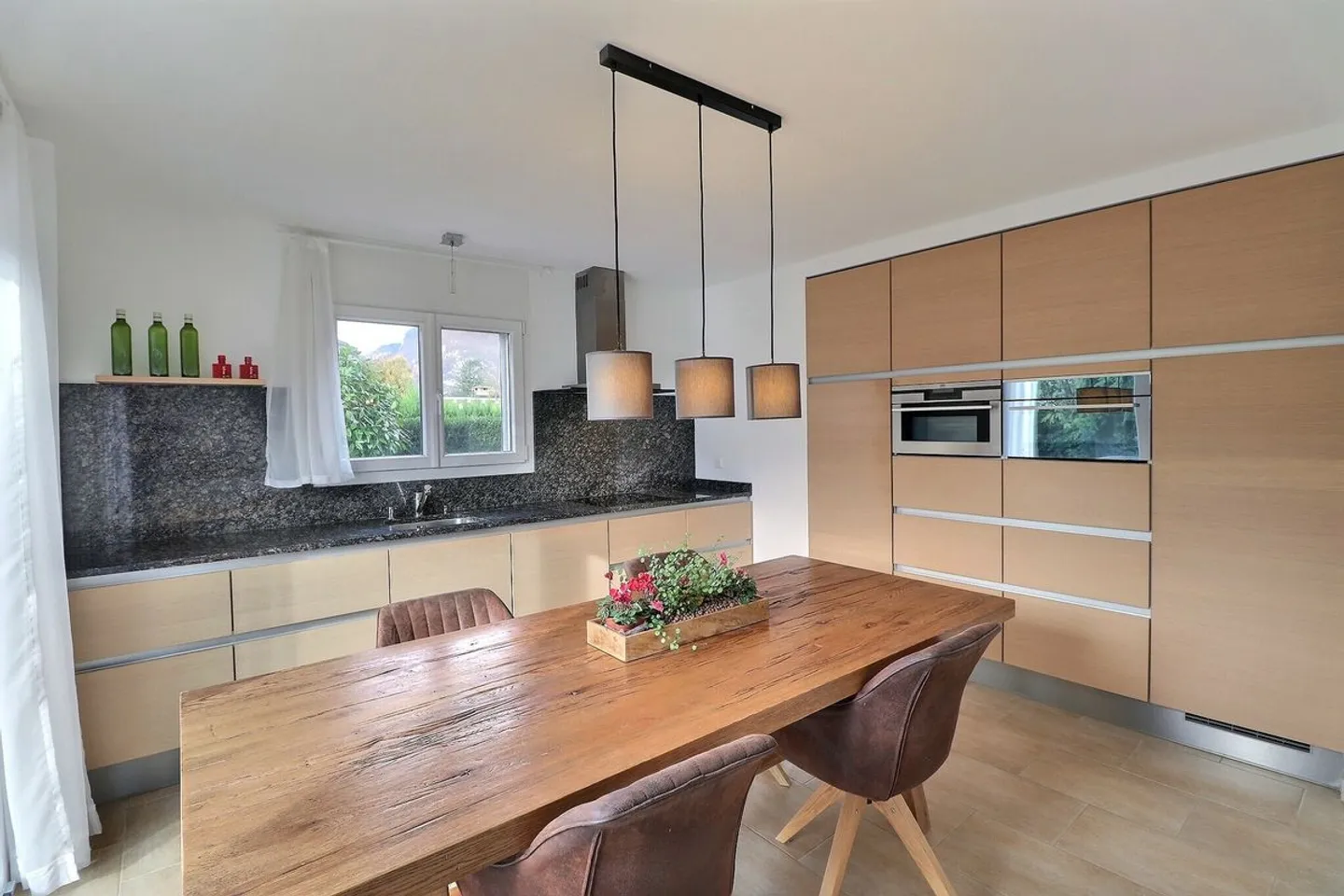 Bella villa individuale con 5,5 camere e una vista molto bella in una zona residenziale tranquilla - Foto 12 di 13