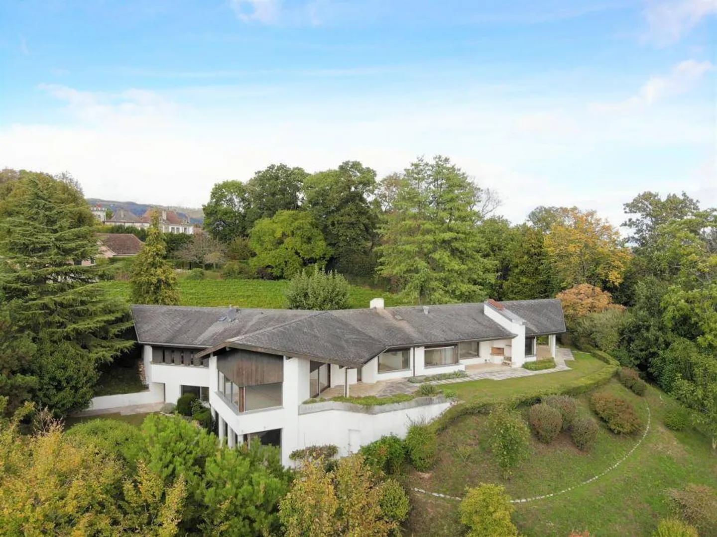 Individuelle Villa mit 10 Zimmern in Dully - Foto 1 von 13