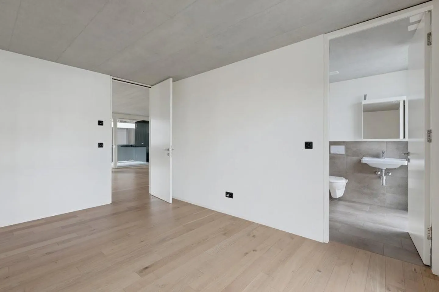 Attractive 3.5 room apartment in the center - Photo 5 of 8