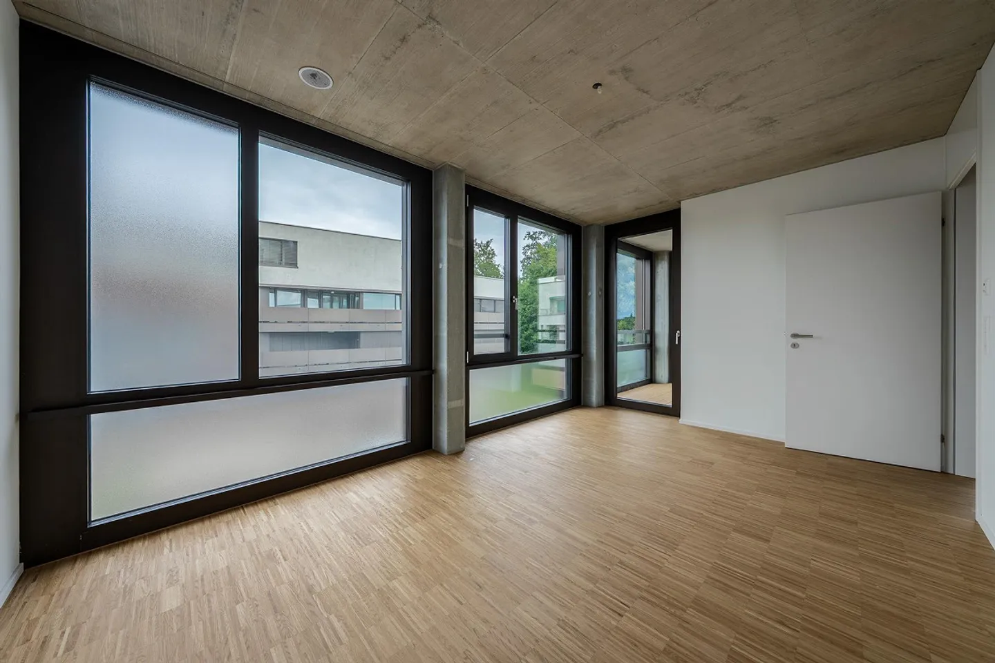 Moderne 3.5-Zimmer-Neubau-Wohnung in Rudolfstetten - Foto 3 von 6