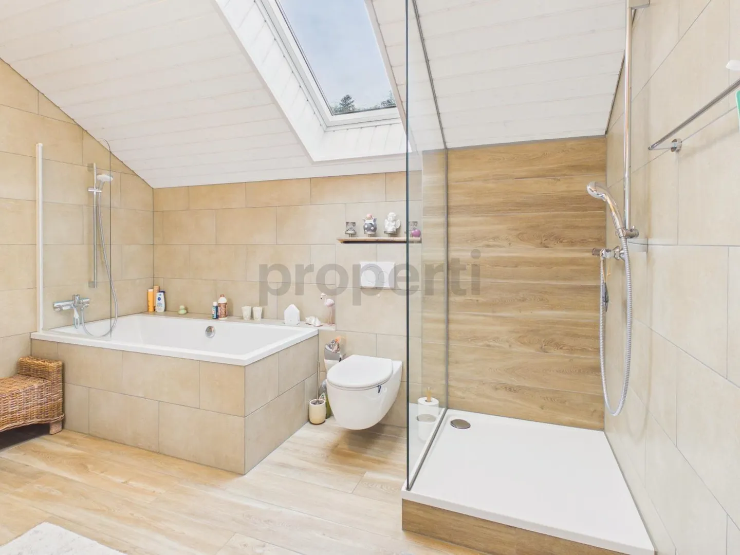 Modern 3.5-room penthouse apartment with balcony, Kallnach - Photo 10 of 13