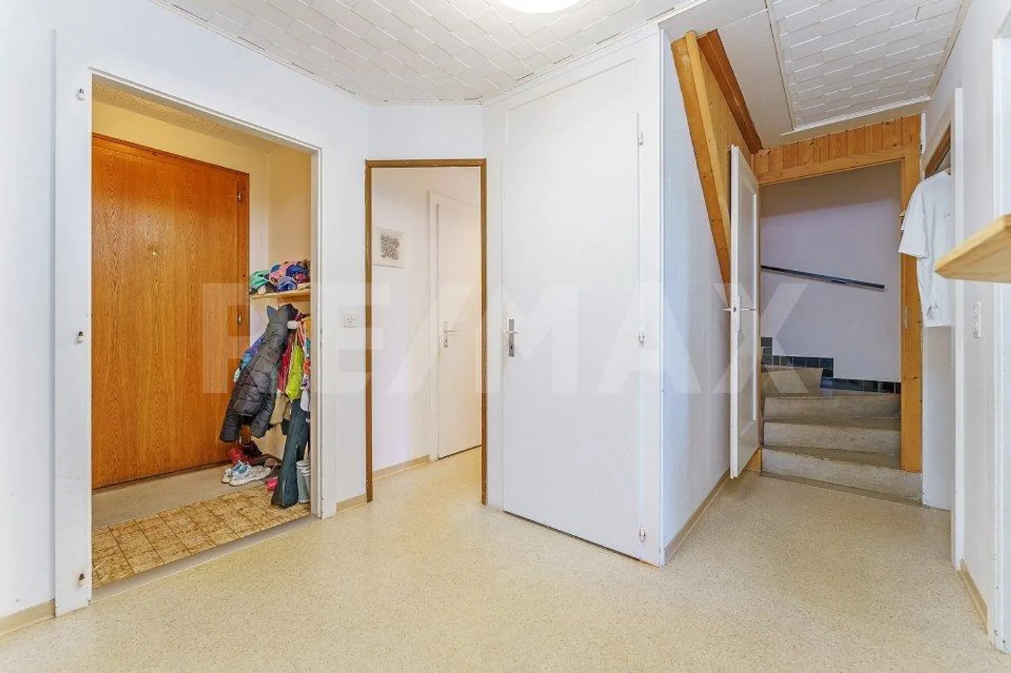Eine Immobilie mit vielen Möglichkeiten in einer grünen Umgebung - Foto 6 von 13