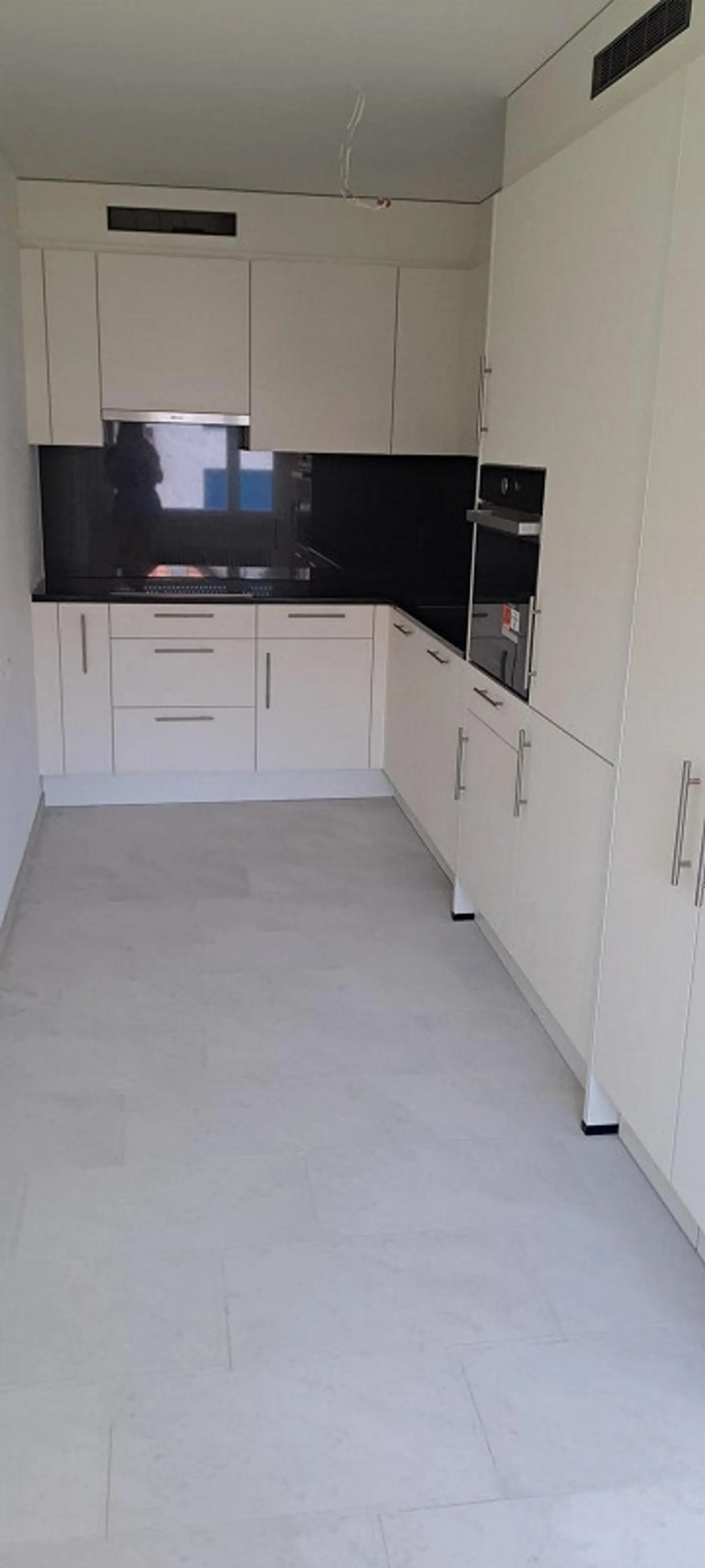 COPY - freshly renovated 2.5-room apartment with balcony in Allschwil - Photo 1 of 7