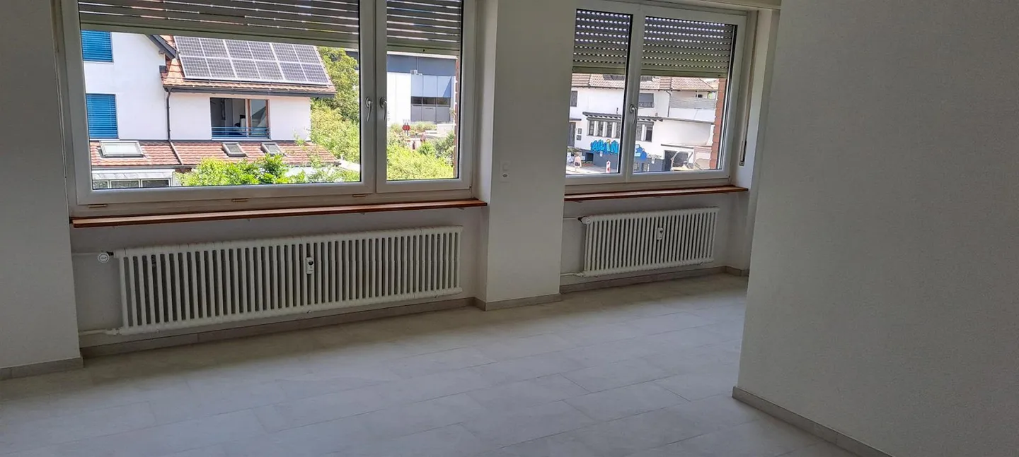 COPY - freshly renovated 2.5-room apartment with balcony in Allschwil - Photo 2 of 7