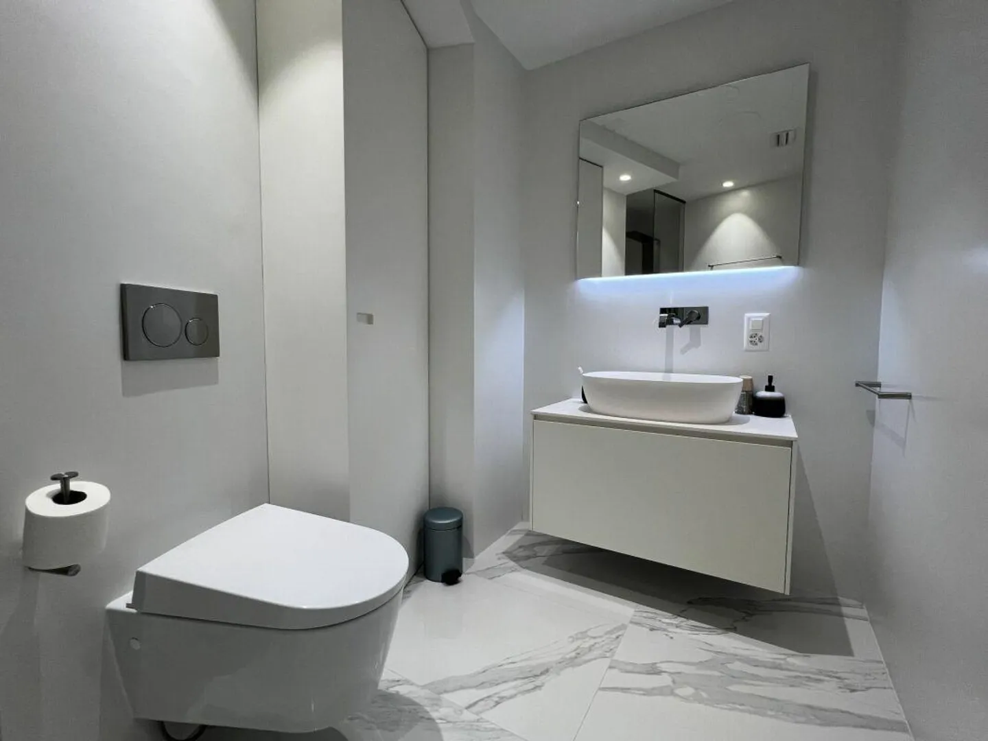 Appartement moderne à Paradiso avec piscine, salle de sport et vue merveilleuse - Photo 17 sur 23