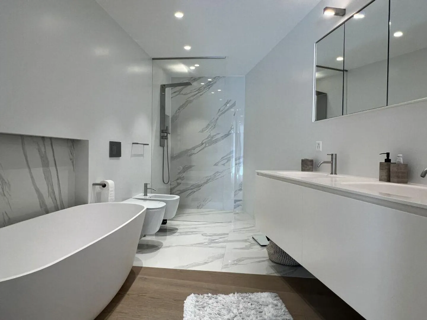 Appartement moderne à Paradiso avec piscine, salle de sport et vue merveilleuse - Photo 13 sur 23