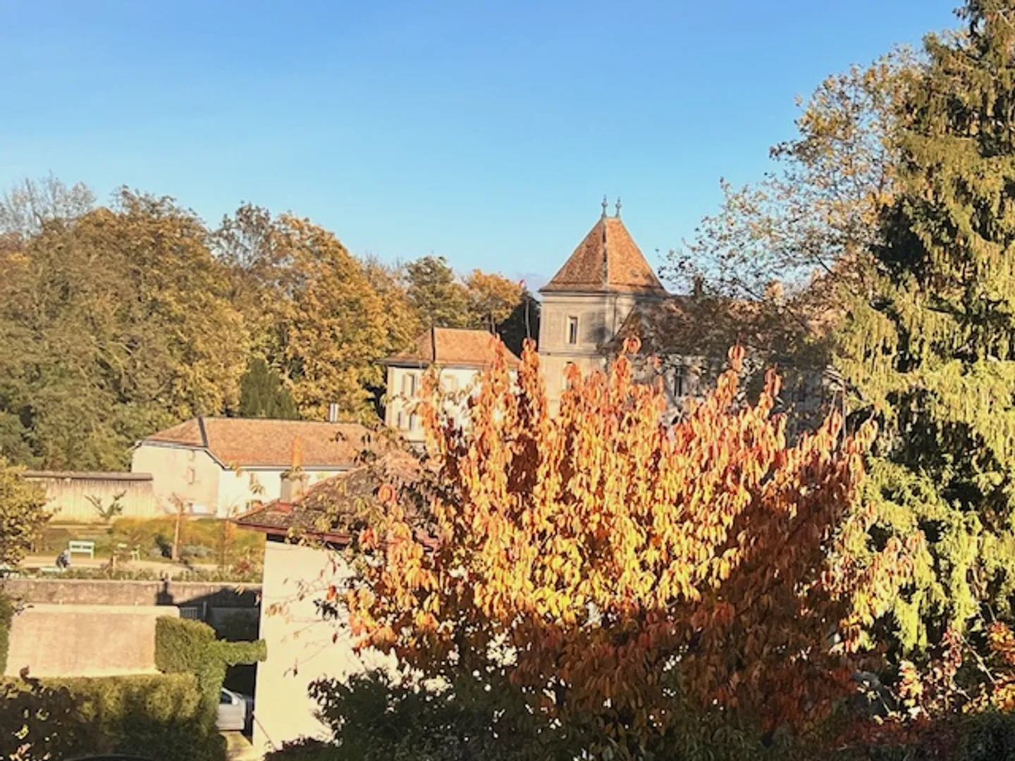 Großes Dorfhaus im Zentrum von Prangins mit 3 unabhängigen Wohnungen - Foto 3 von 37
