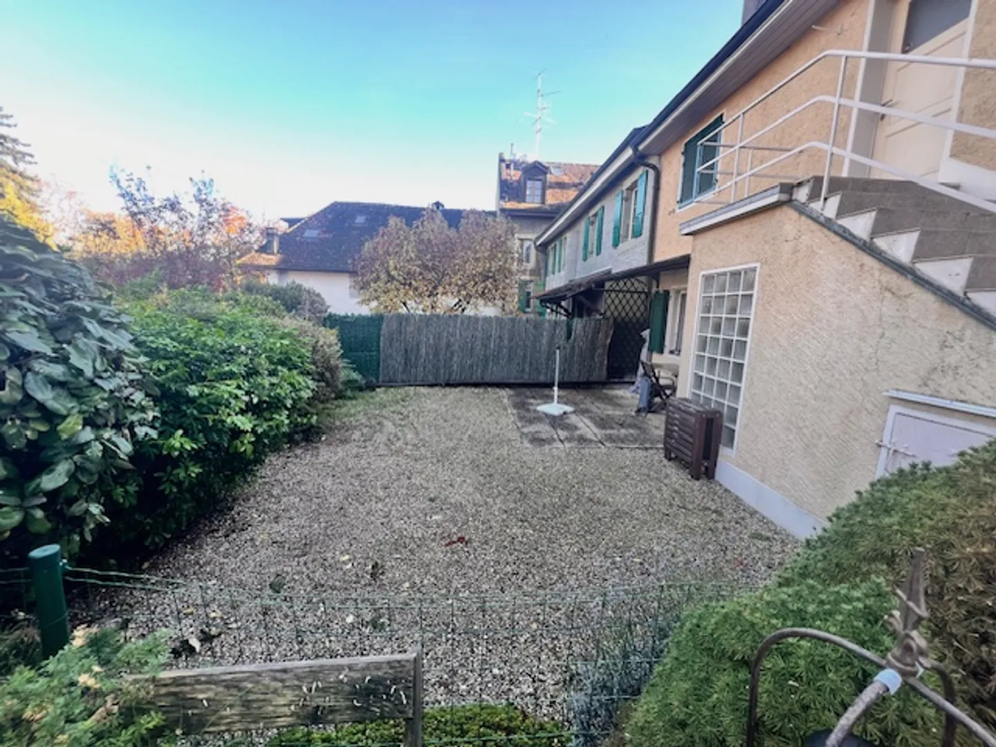 Großes Dorfhaus im Zentrum von Prangins mit 3 unabhängigen Wohnungen - Foto 4 von 37