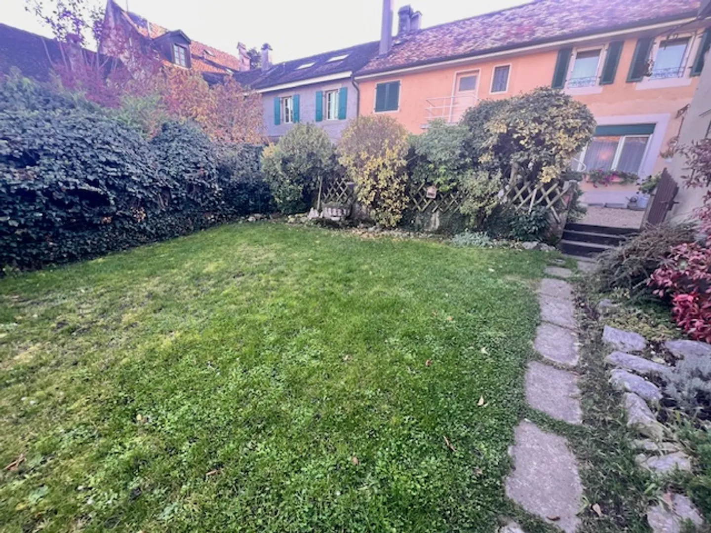 Großes Dorfhaus im Zentrum von Prangins mit 3 unabhängigen Wohnungen - Foto 5 von 37