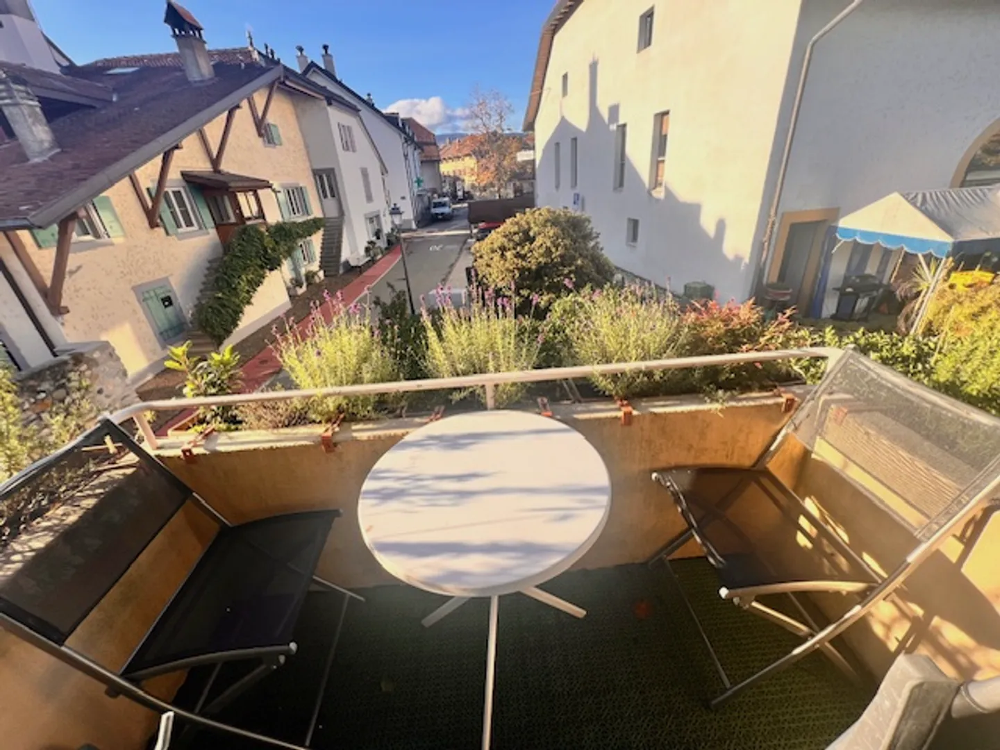 Großes Dorfhaus im Zentrum von Prangins mit 3 unabhängigen Wohnungen - Foto 11 von 37