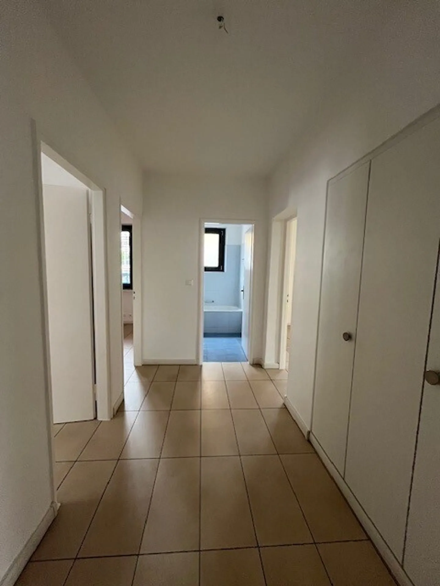 Apartment for rent - Photo 7 of 8