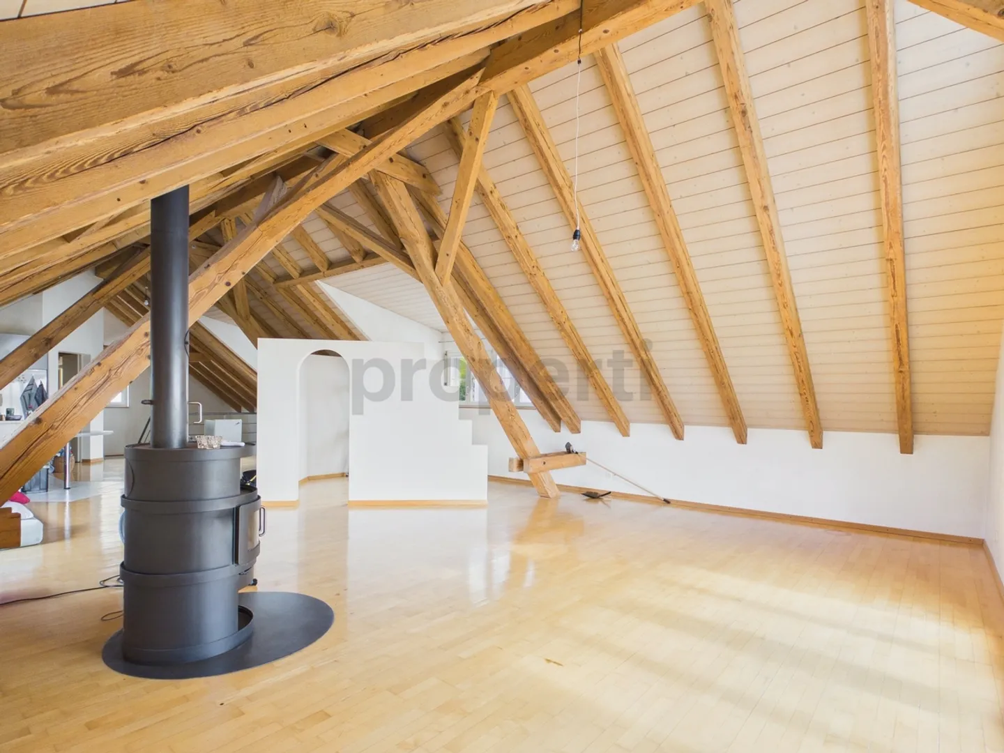 Appartement loft lumineux d'une chambre avec balcon surplombant la verdure, Hausen am Albis - Loyer incluant les charges - Photo 7 sur 10