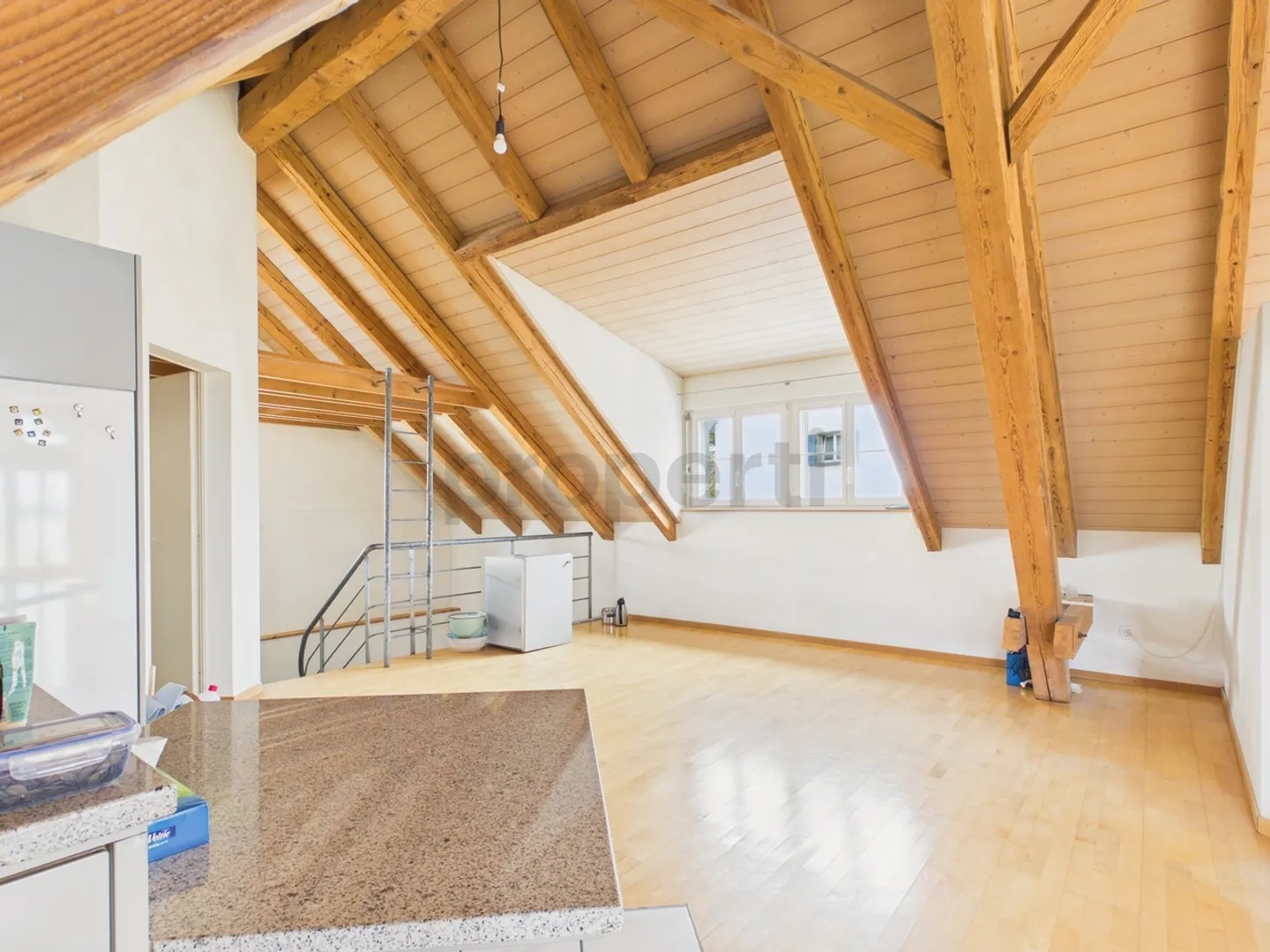 Appartement loft lumineux d'une chambre avec balcon surplombant la verdure, Hausen am Albis - Loyer incluant les charges - Photo 8 sur 10