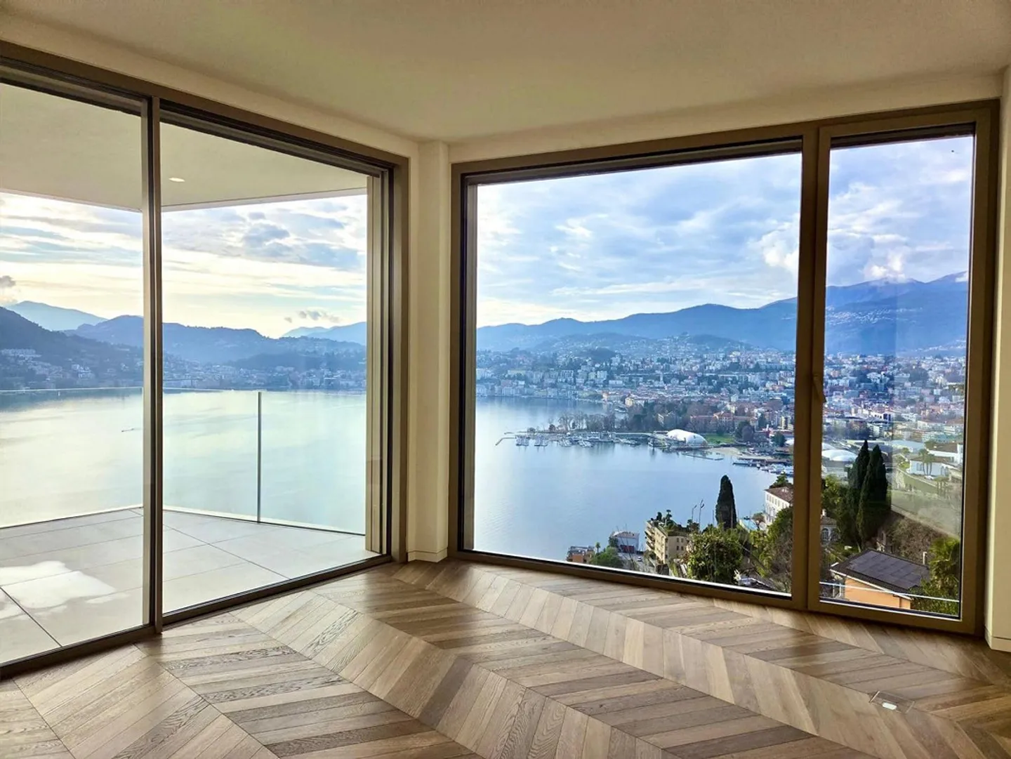 PENTHOUSE DI LUSSO CON VISTA PANORAMICA SUL LAGO DI LUGANO - Foto 1 di 10