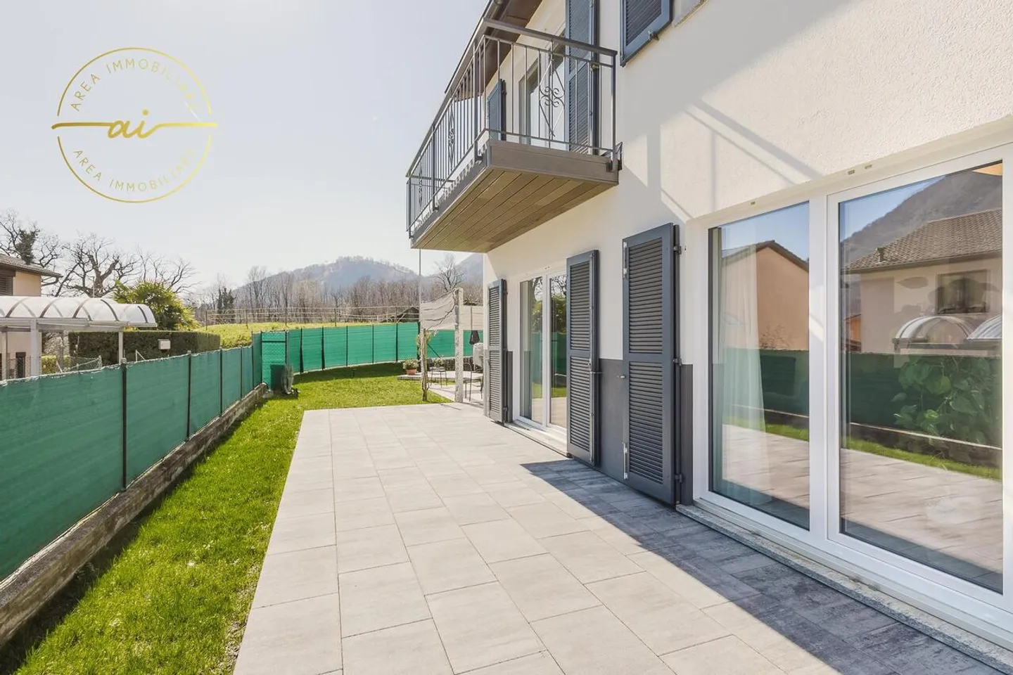 SPAZIOSA CASA INDIPENDENTE DI 5.5 LOCALI CON GRANDE GIARDINO - Foto 2 di 13