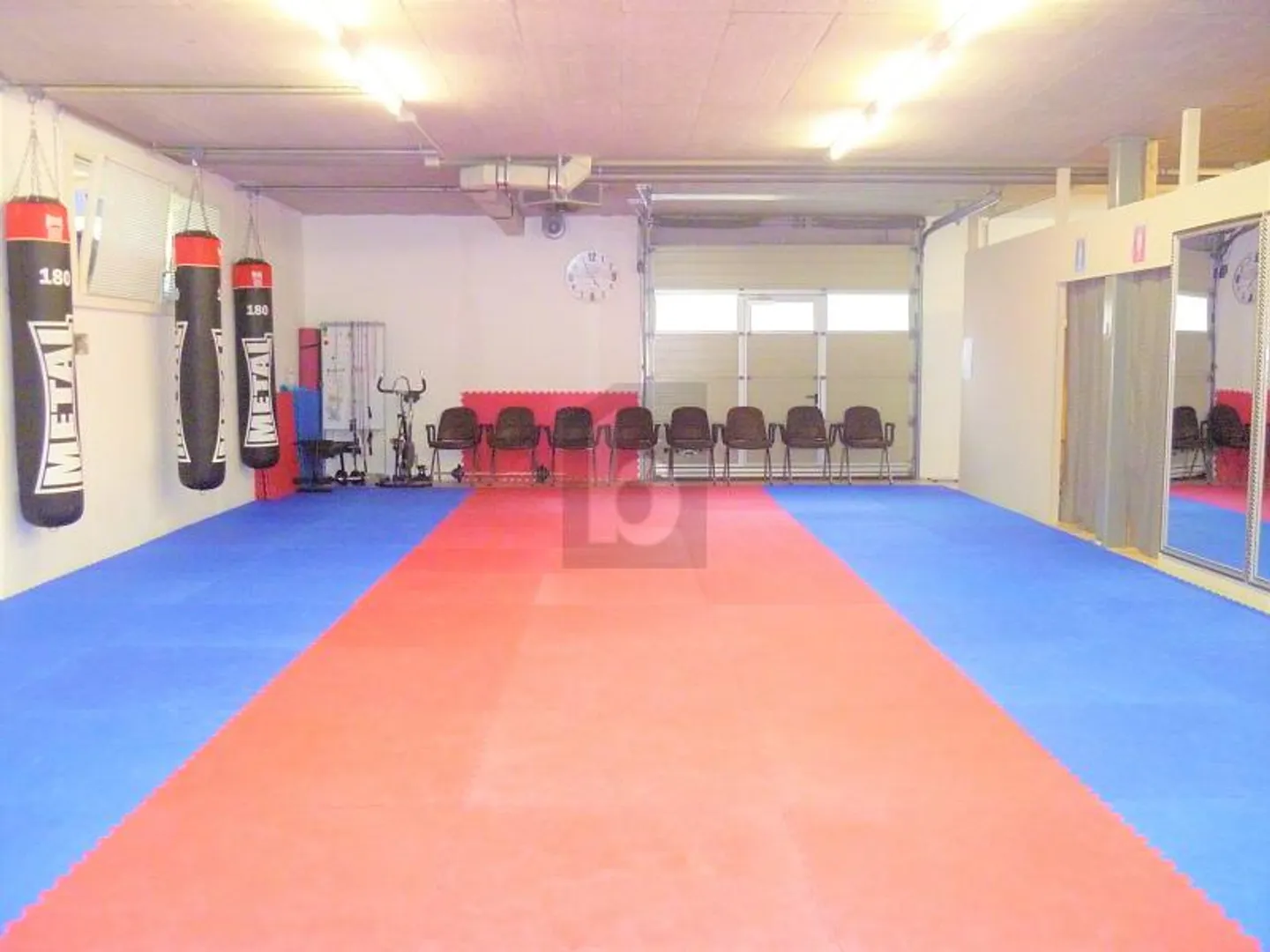 Salle de sport polyvalente - Photo 4 sur 6