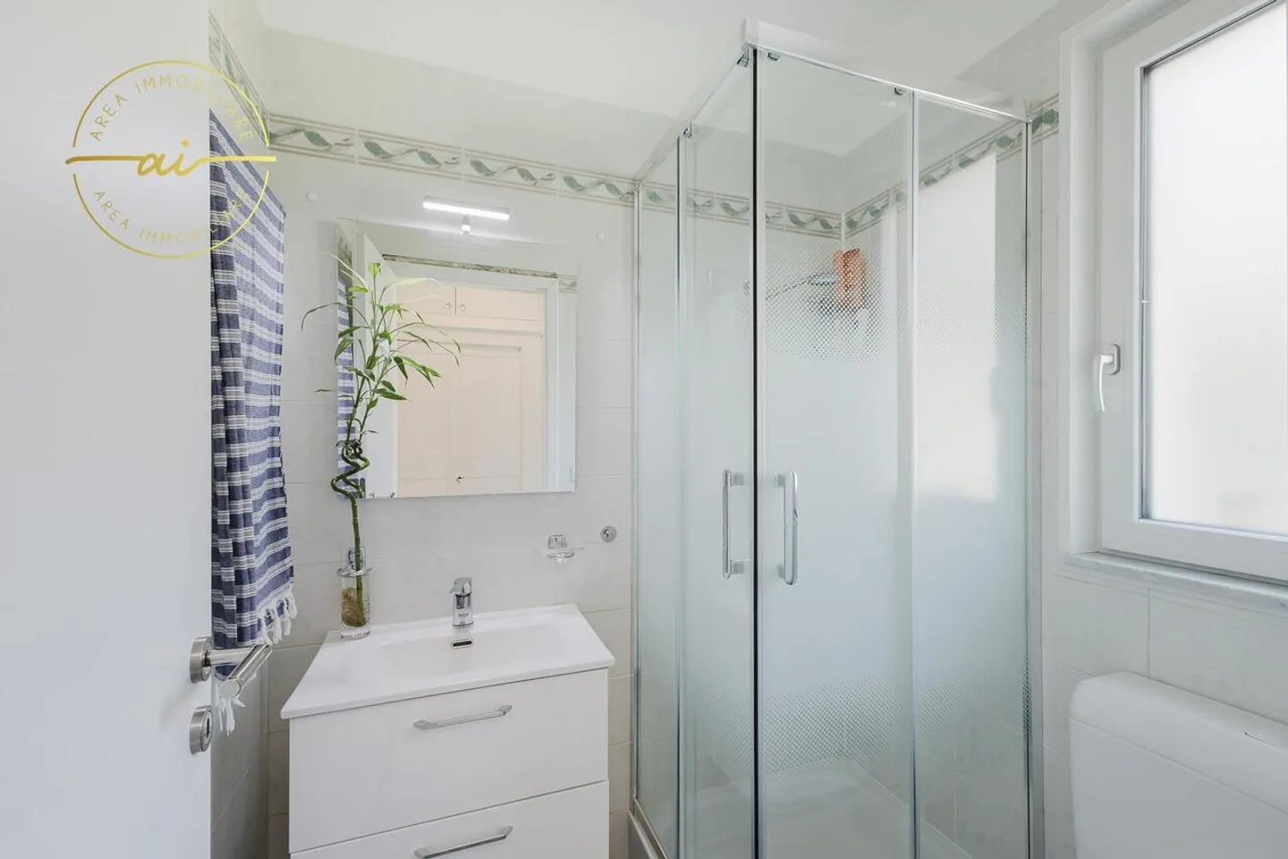 SPAZIOSA CASA INDIPENDENTE DI 5.5 LOCALI CON GRANDE GIARDINO - Foto 6 di 13