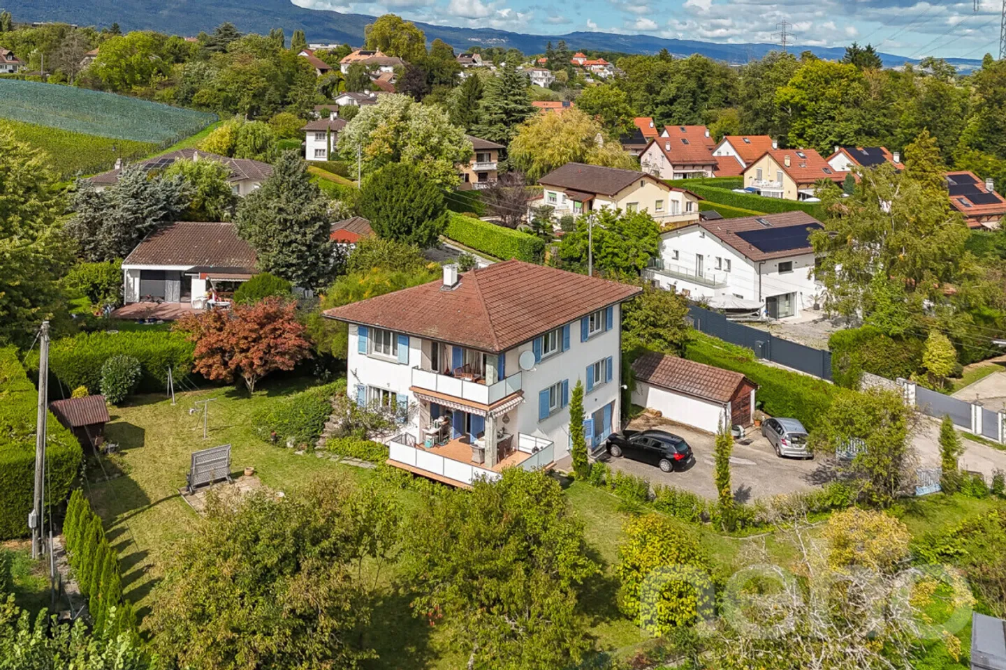 Casa divisa in 2 unità con grande giardino e posizione privilegiata - Foto 2 di 12