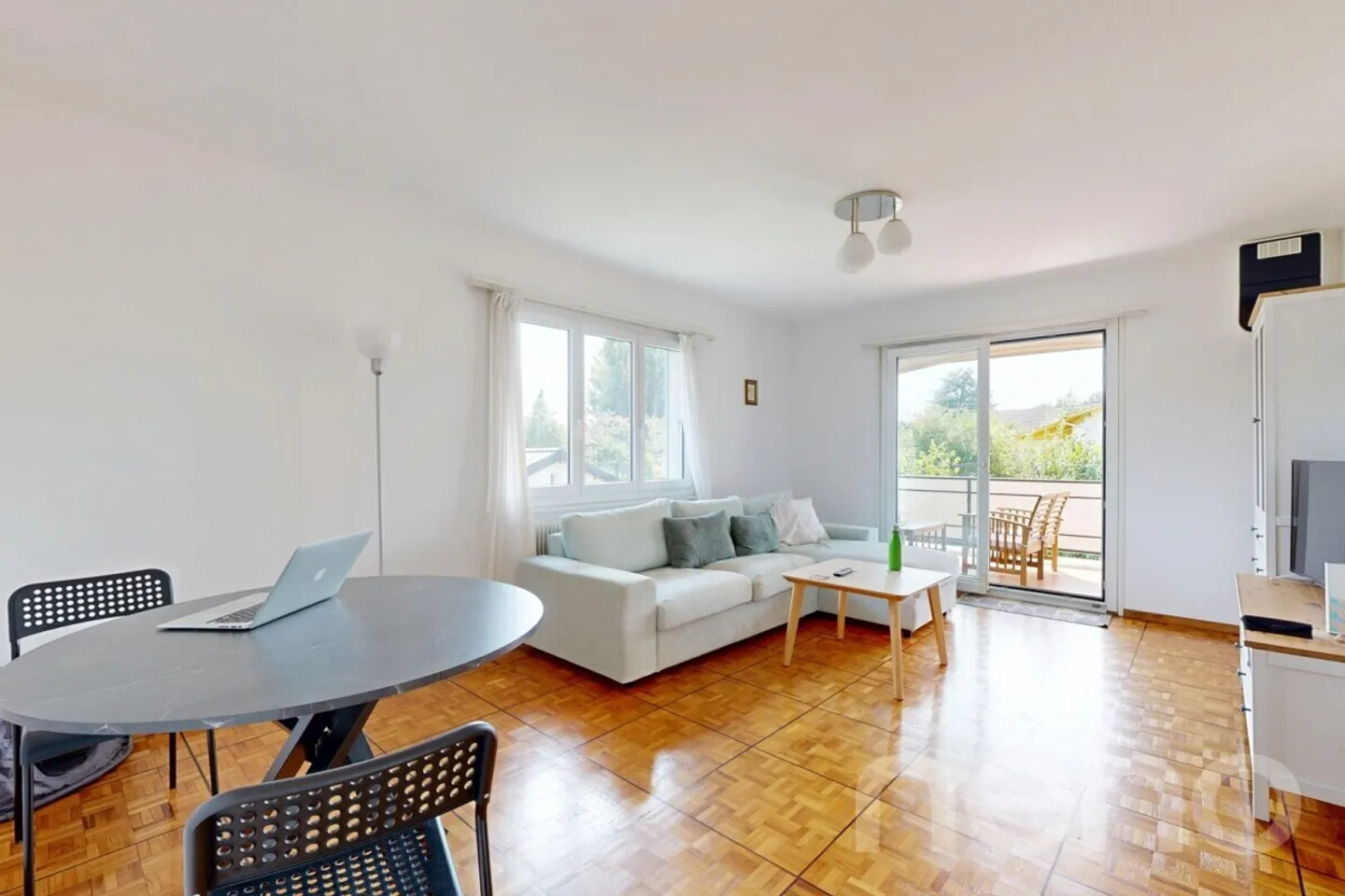 Casa divisa in 2 unità con grande giardino e posizione privilegiata - Foto 4 di 12