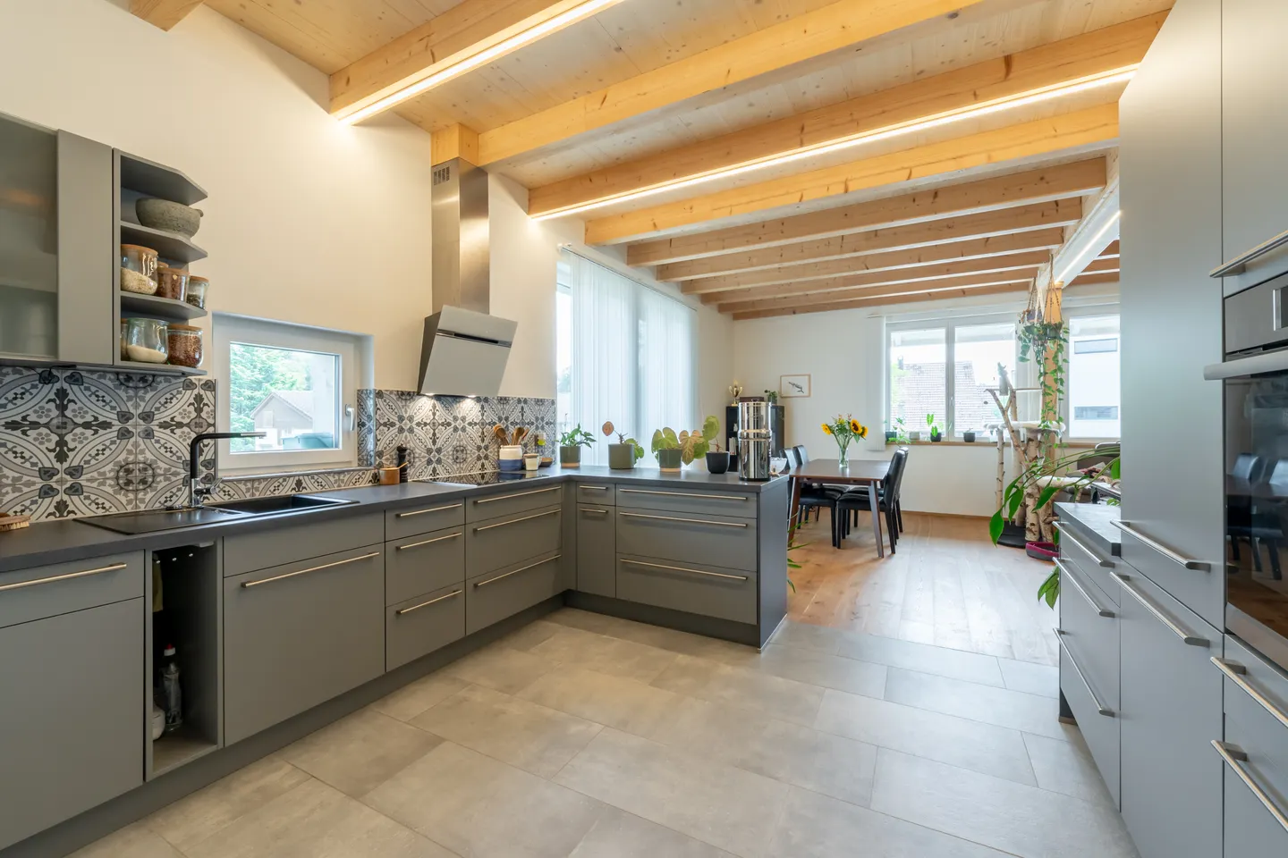 Three residential units, diverse perspectives - Photo 4 of 9