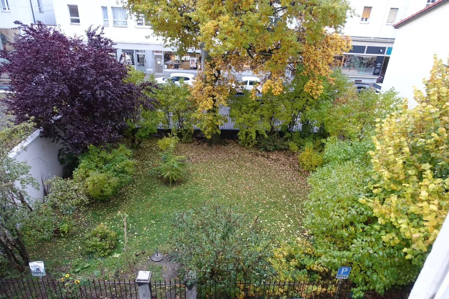 78 M2 GESCHÄFT MIT FENSTERN AN DER AV. L.-ROBERT - Foto 2 von 2