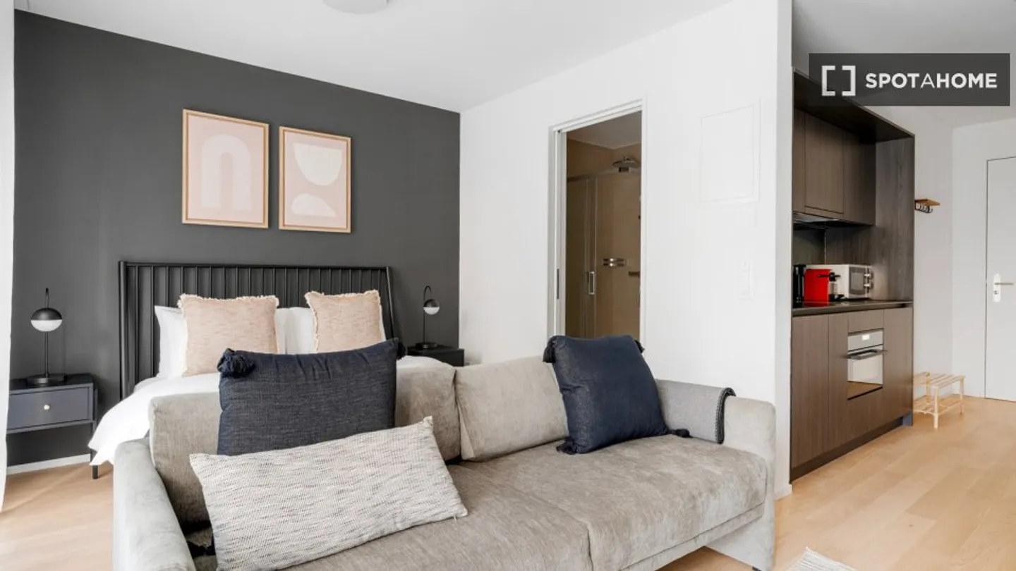 Discover, visit, and rent your new home online with complete confidence. - Photo 2 of 8