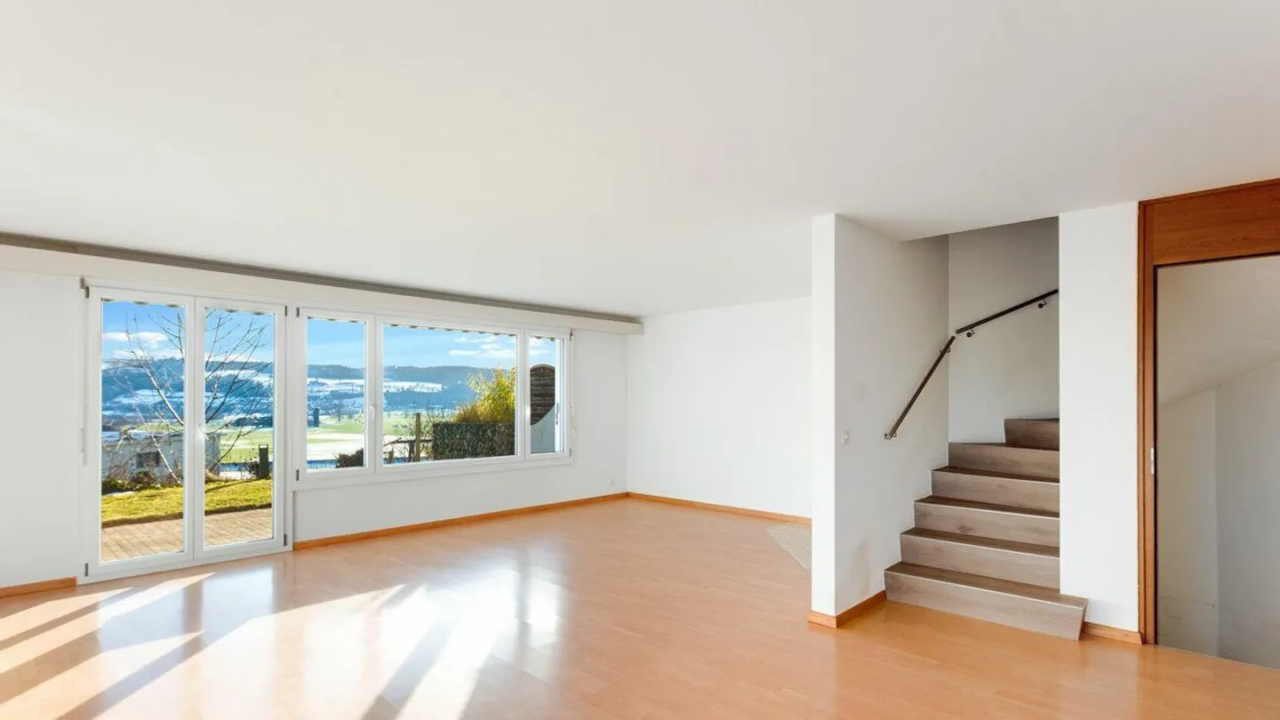 Casa angolare a schiera di 5,5 stanze in una posizione molto attraente e tranquilla - Foto 5 di 13