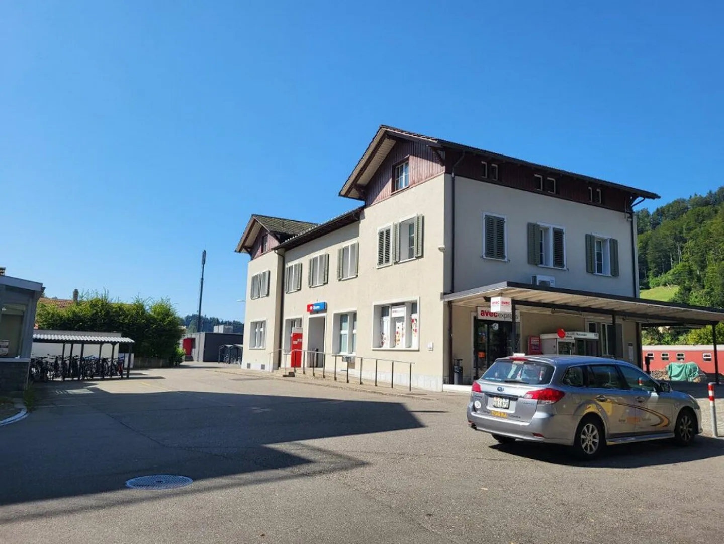 Interesting rental space at Bauma train station - Photo 1 of 2