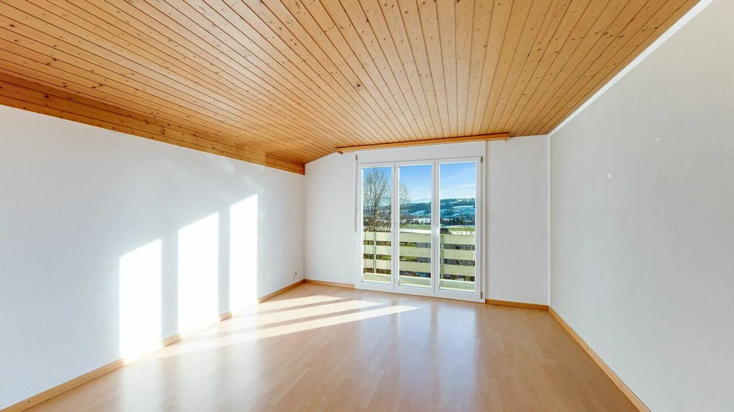 Casa angolare a schiera di 5,5 stanze in una posizione molto attraente e tranquilla - Foto 8 di 13