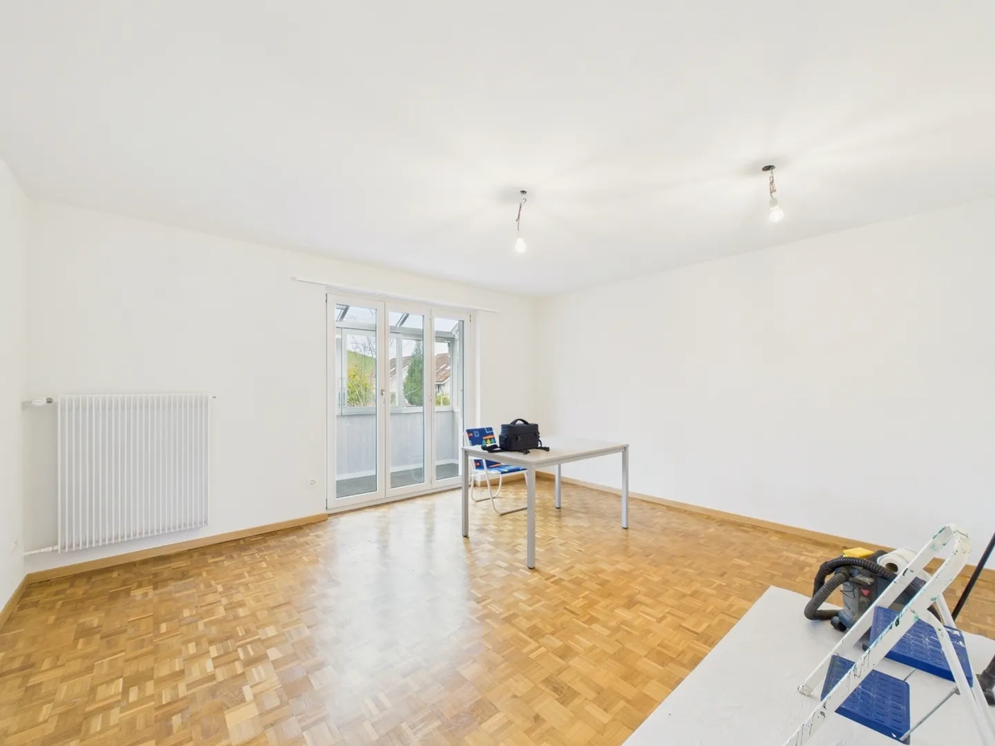 Charmante appartement de 3,5 pièces avec un jardin d'hiver ensoleillé - Photo 5 sur 8