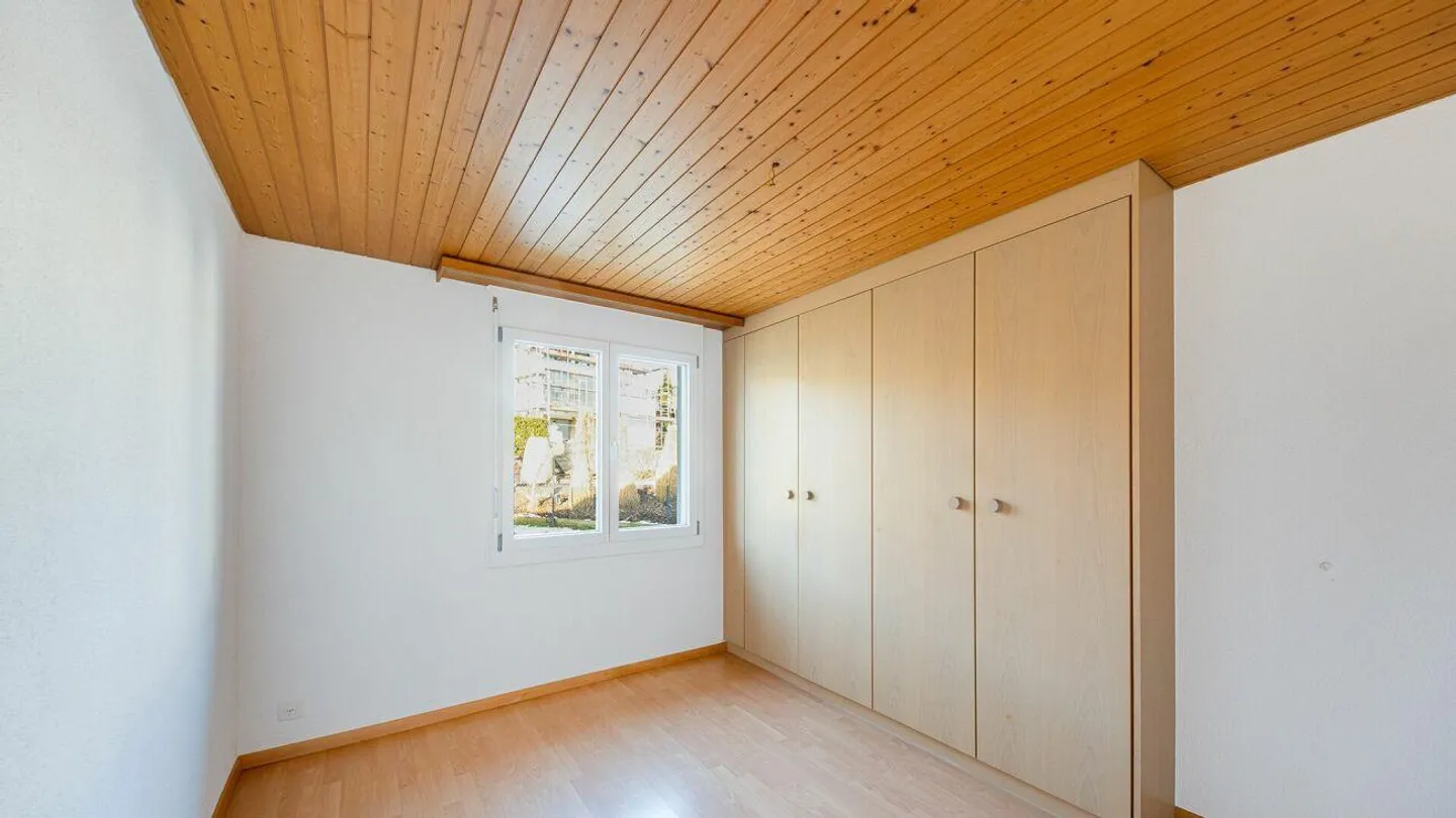 Casa angolare a schiera di 5,5 stanze in una posizione molto attraente e tranquilla - Foto 9 di 13