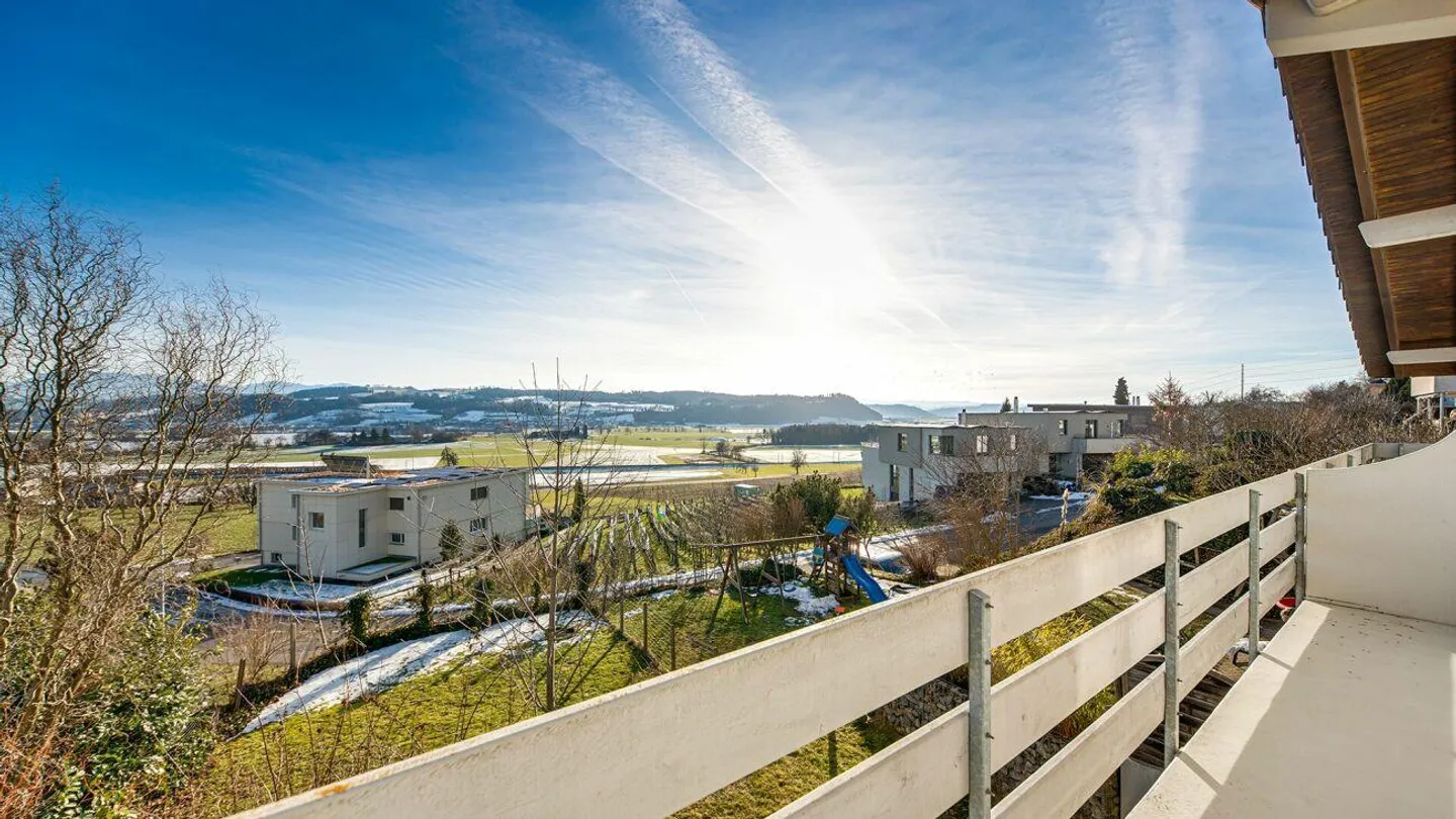 Casa angolare a schiera di 5,5 stanze in una posizione molto attraente e tranquilla - Foto 11 di 13