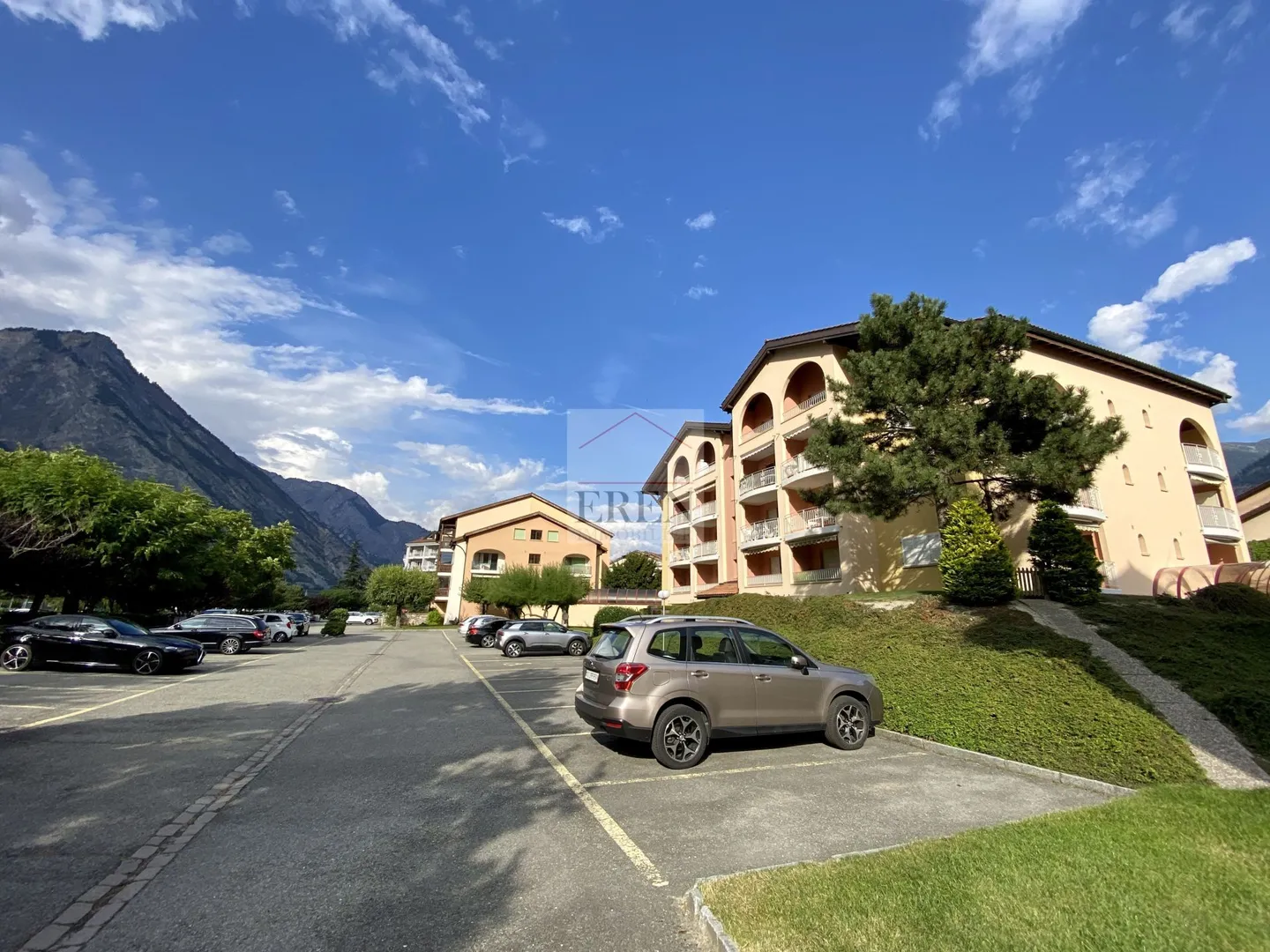 Superbe studio meublé avec balcon sud et vue sur les montagnes à louer aux bains de Saillon - Photo 11 sur 12